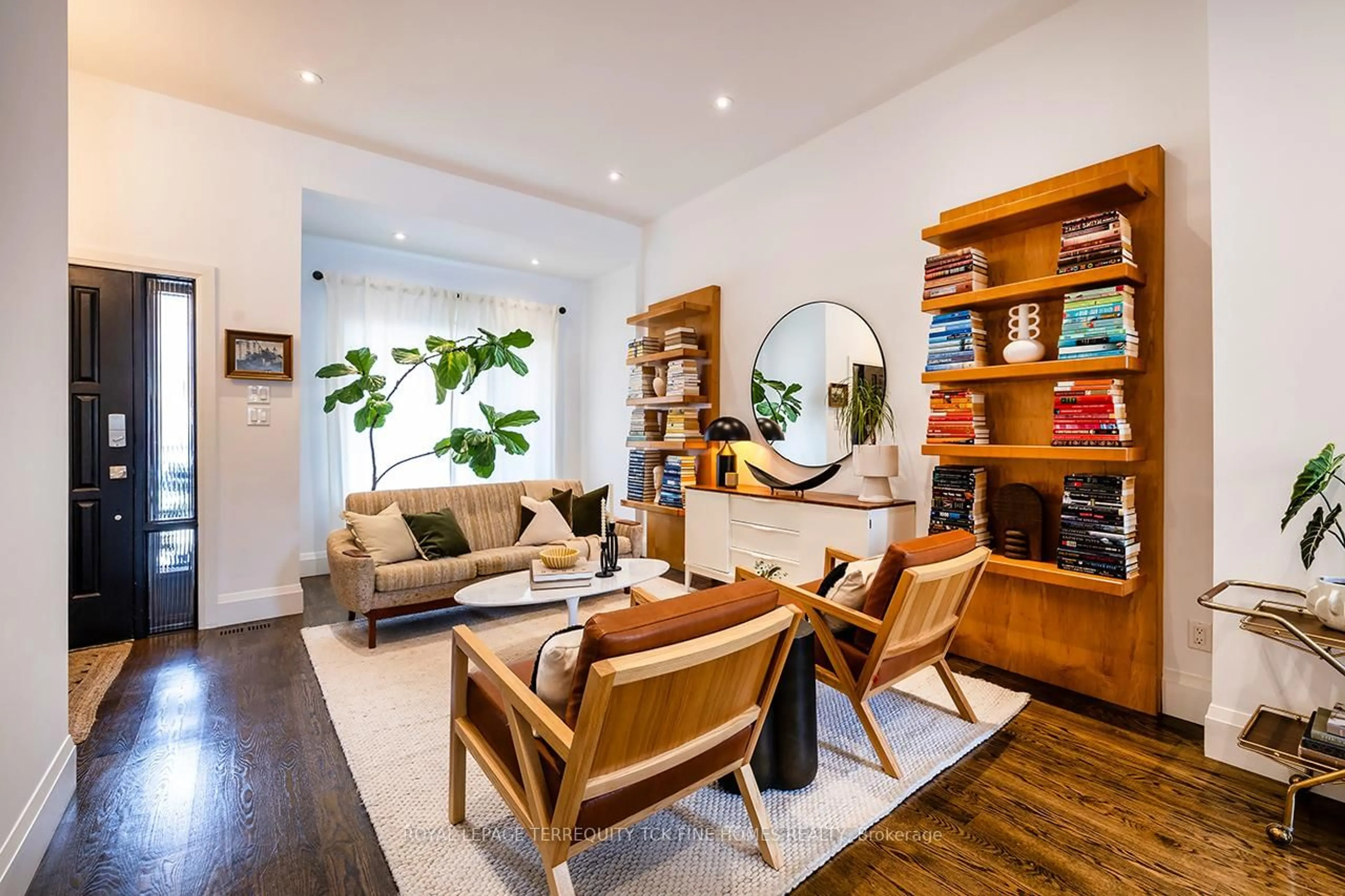 Living room with furniture, wood/laminate floor for 150 Lisgar St, Toronto Ontario M6J 3G3