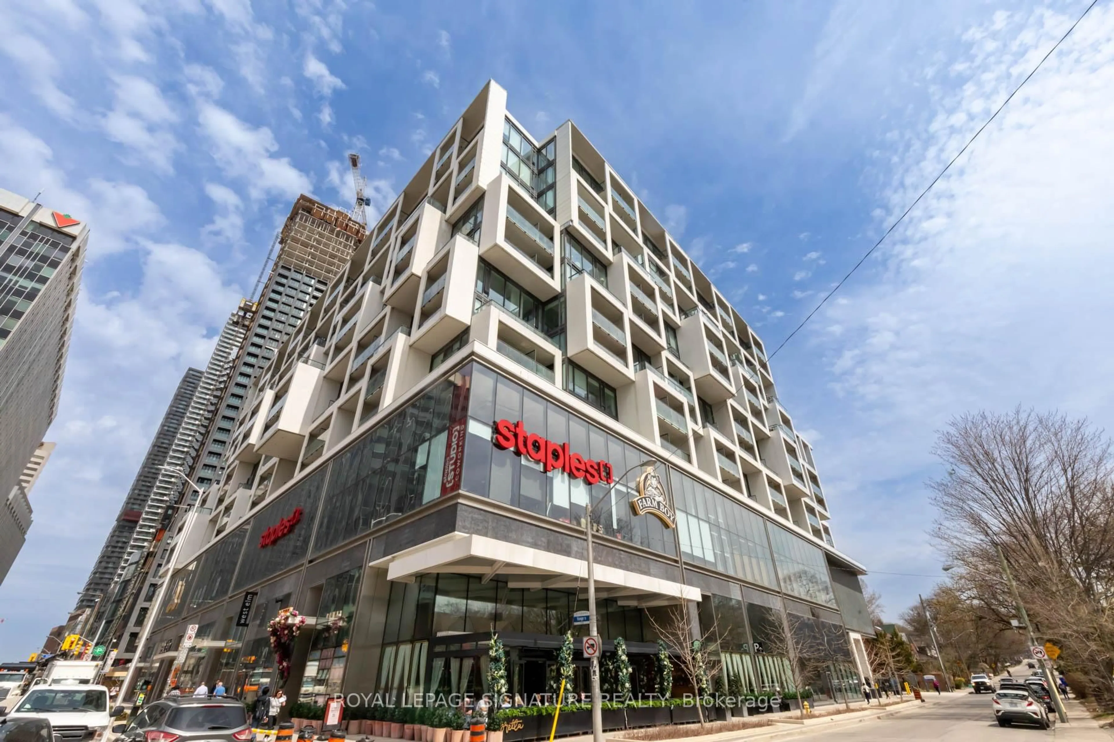 Indoor foyer for 8 Hillsdale Ave #737, Toronto Ontario M4S 0B1