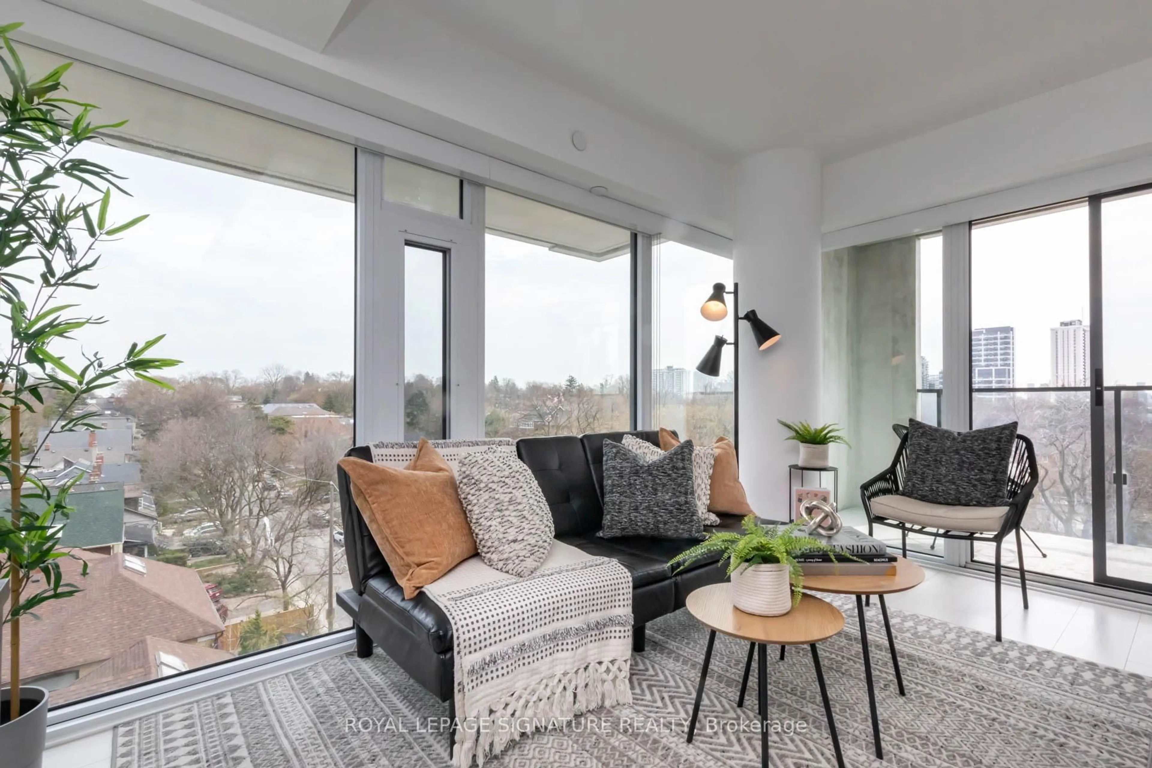 Living room with furniture, unknown for 8 Hillsdale Ave #737, Toronto Ontario M4S 0B1