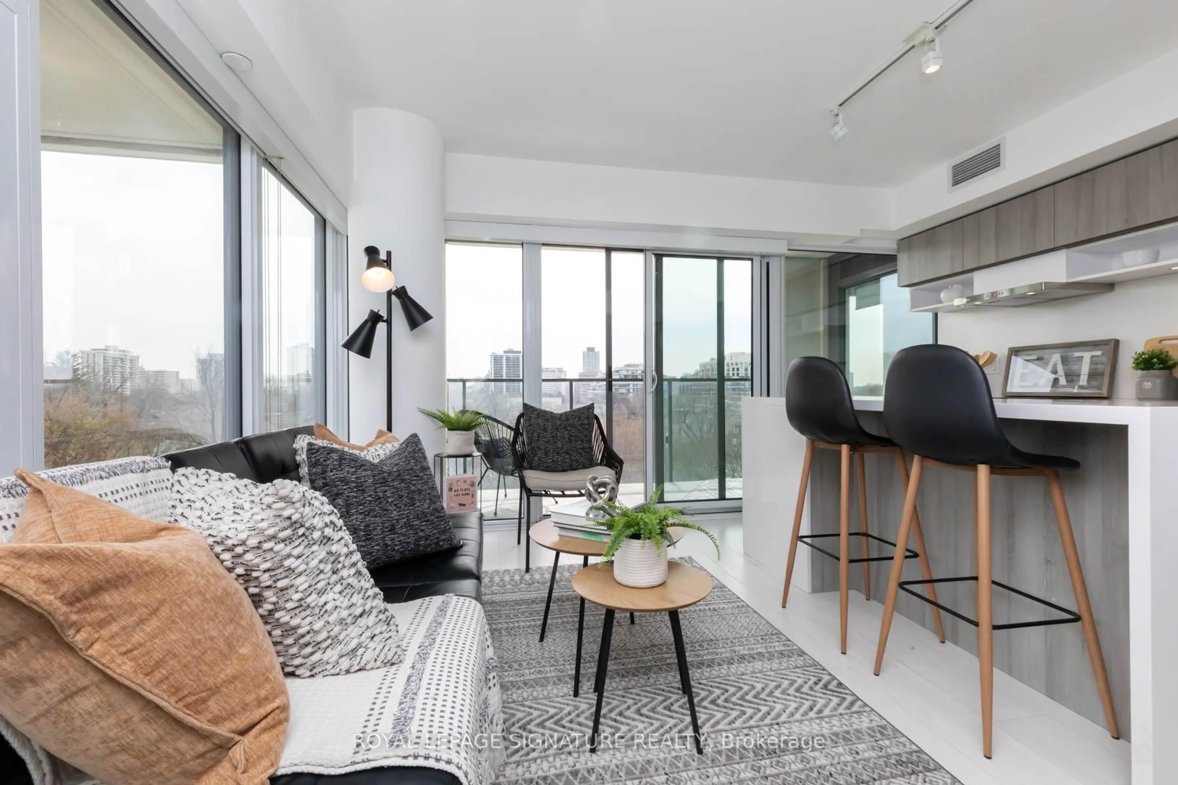 Living room with furniture, unknown for 8 Hillsdale Ave #737, Toronto Ontario M4S 0B1