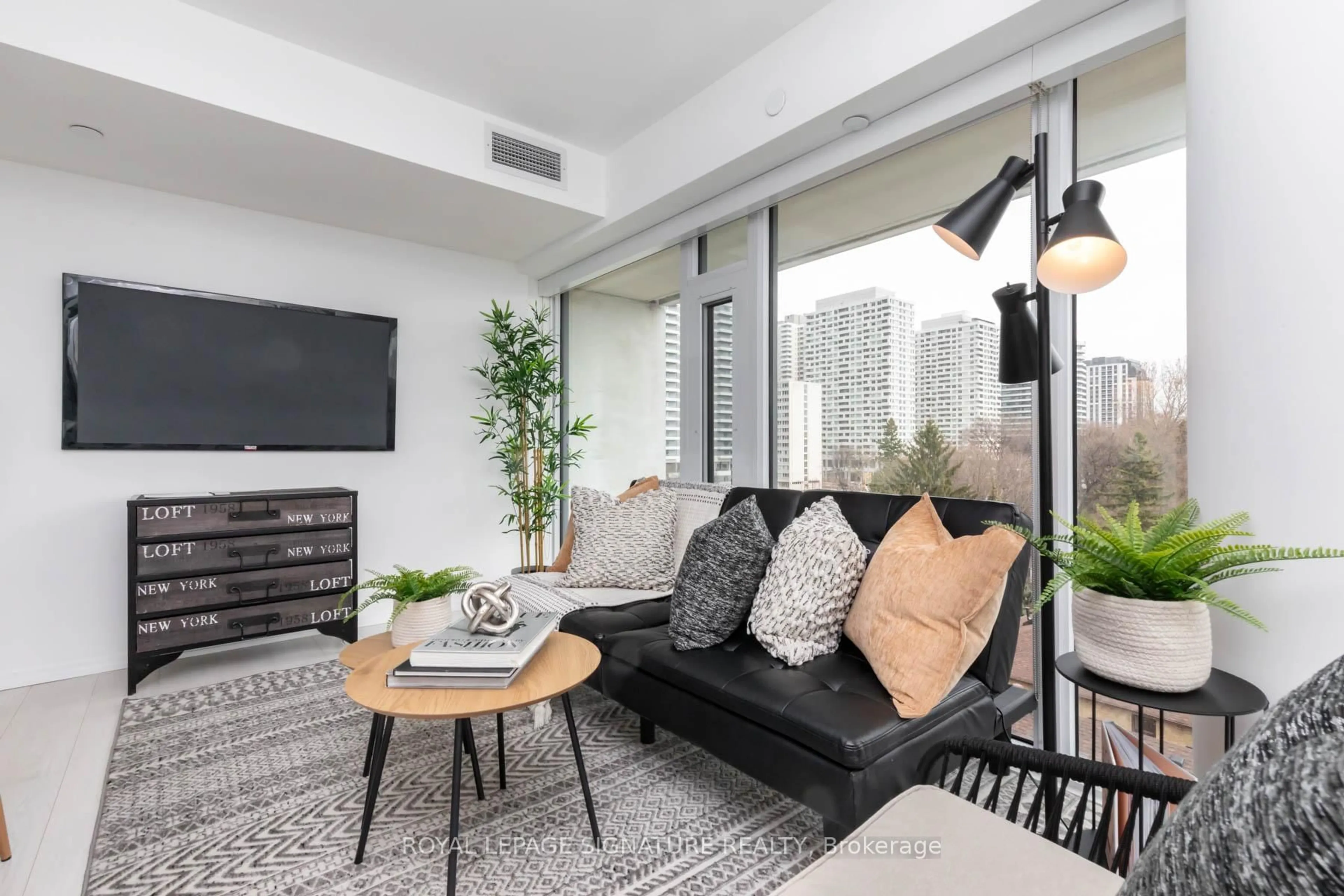Living room with furniture, unknown for 8 Hillsdale Ave #737, Toronto Ontario M4S 0B1