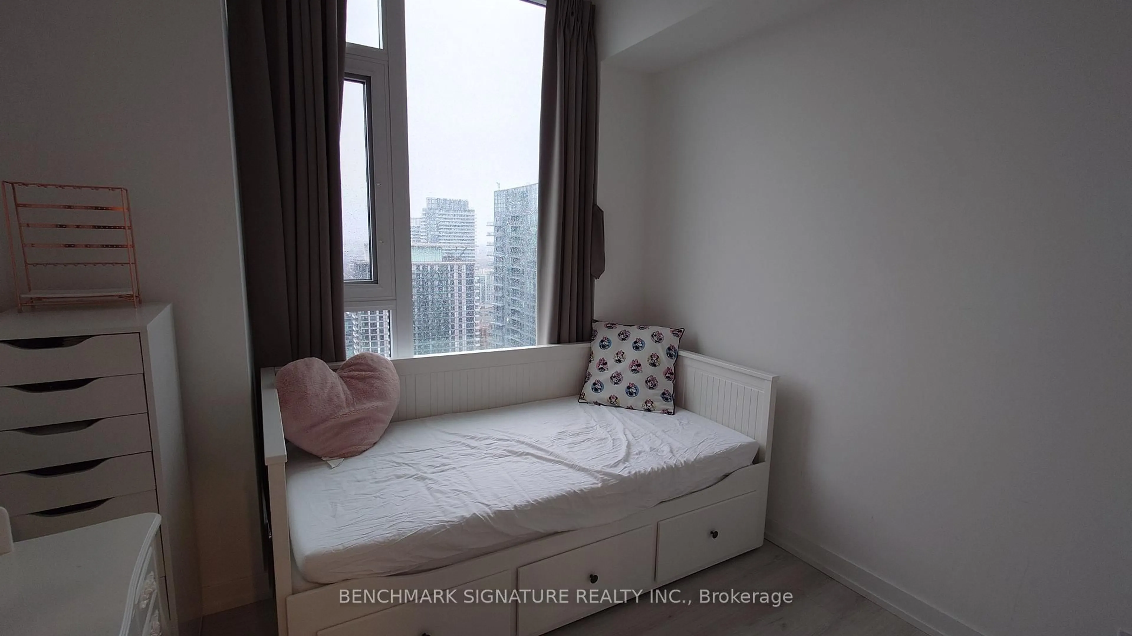 Bedroom with bed, unknown for 33 Helendale Ave #2902, Toronto Ontario M4R 1C5