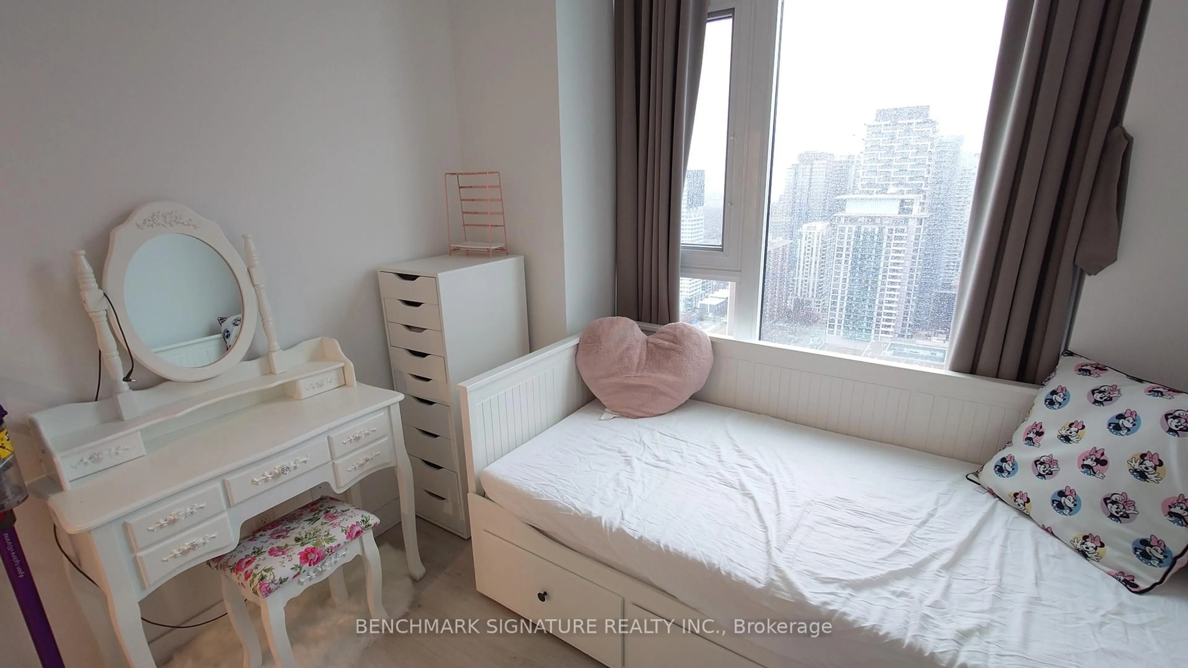 Bedroom with bed, wood/laminate floor for 33 Helendale Ave #2902, Toronto Ontario M4R 1C5