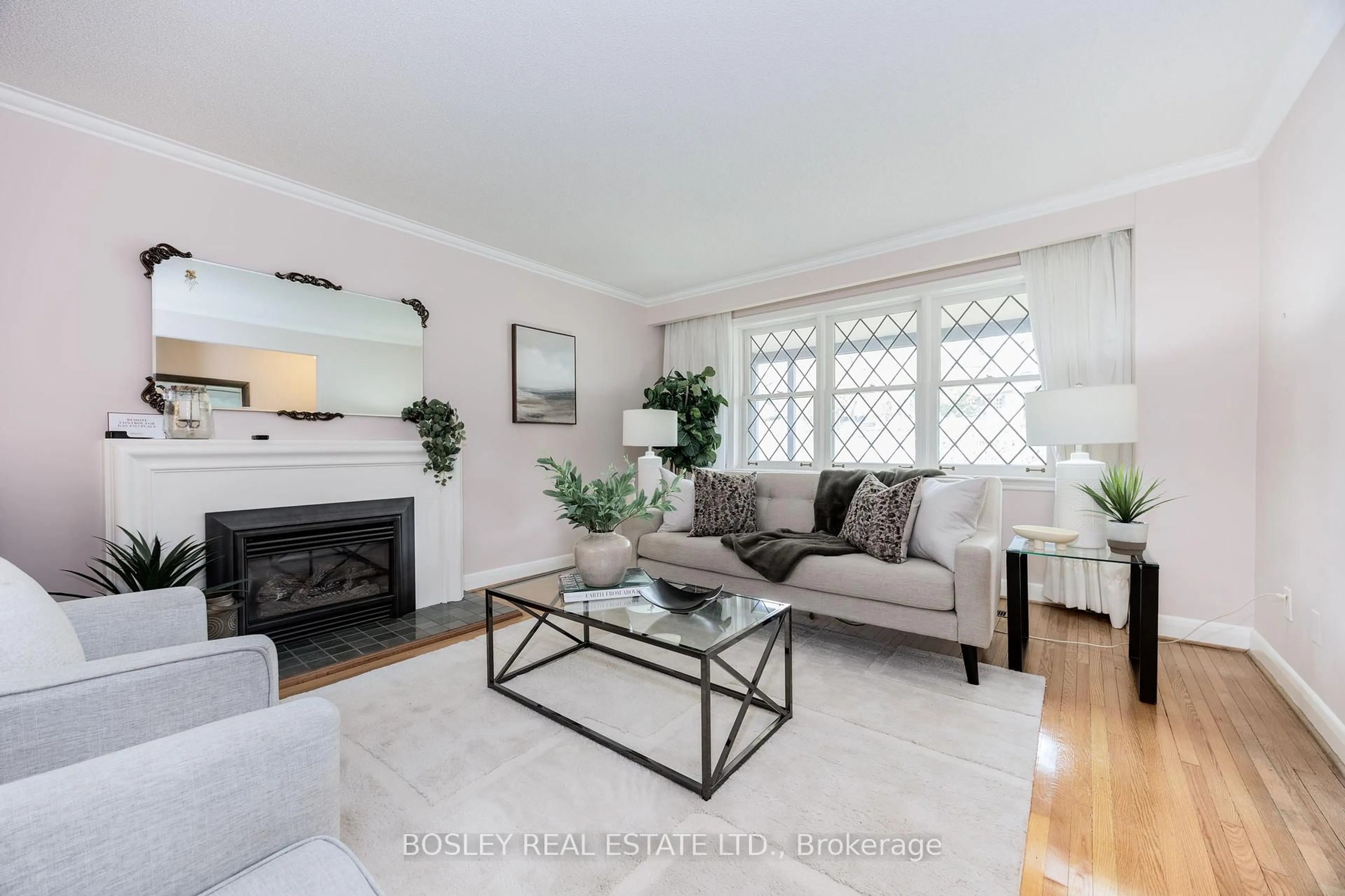 Living room with furniture, unknown for 265 Chaplin Cres, Toronto Ontario M5P 1B1