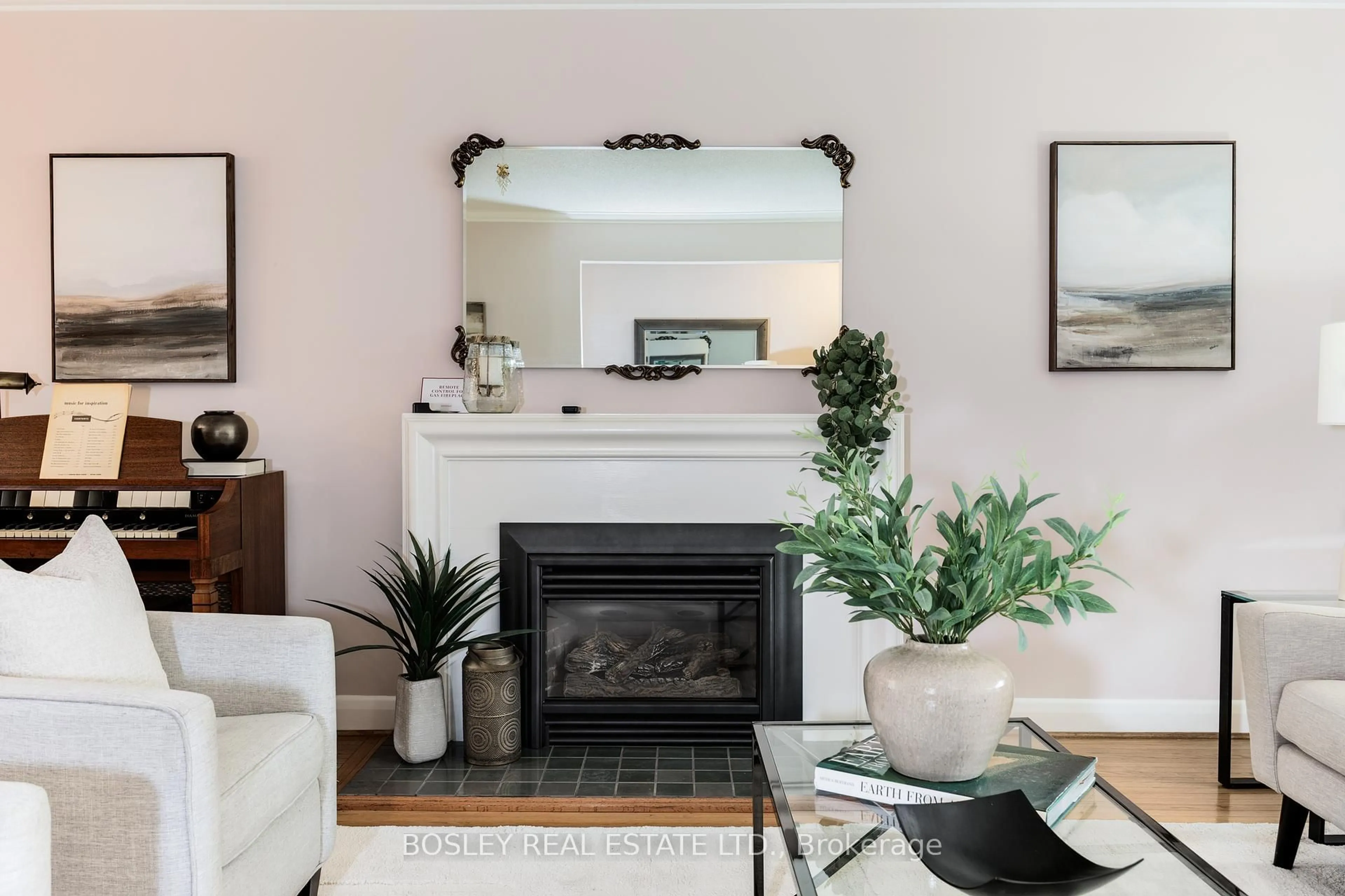 Living room with furniture, unknown for 265 Chaplin Cres, Toronto Ontario M5P 1B1