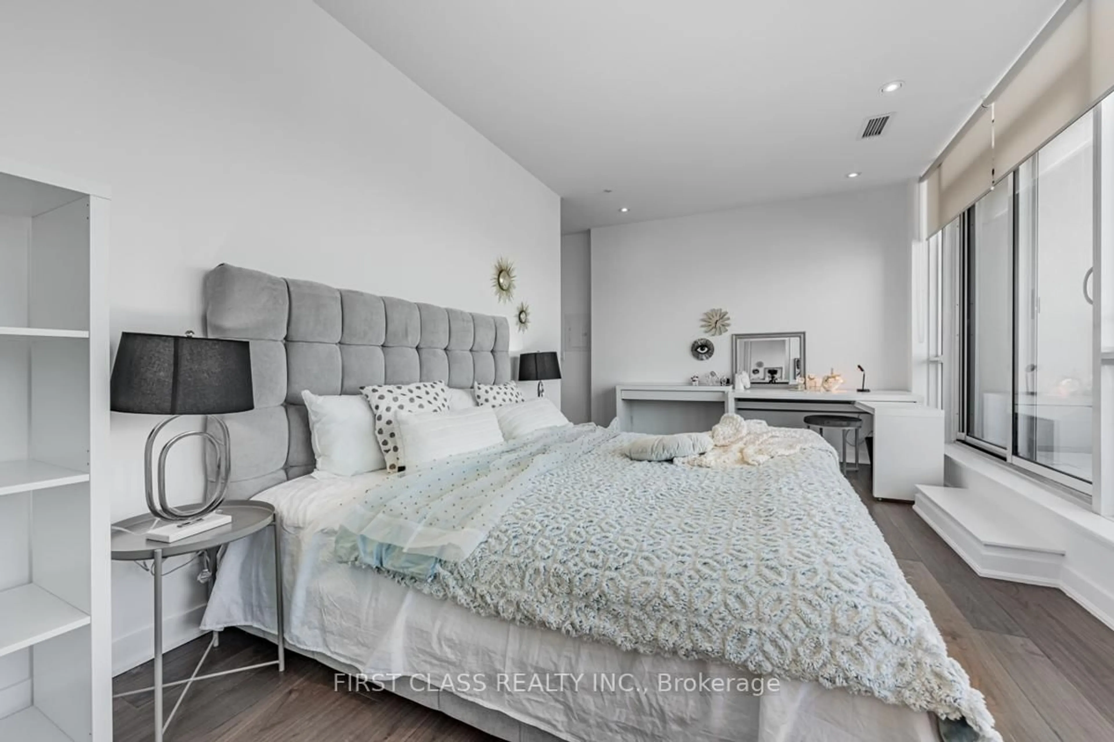 Bedroom with bed, unknown for 30 Nelson St #4104, Toronto Ontario M5V 0H5