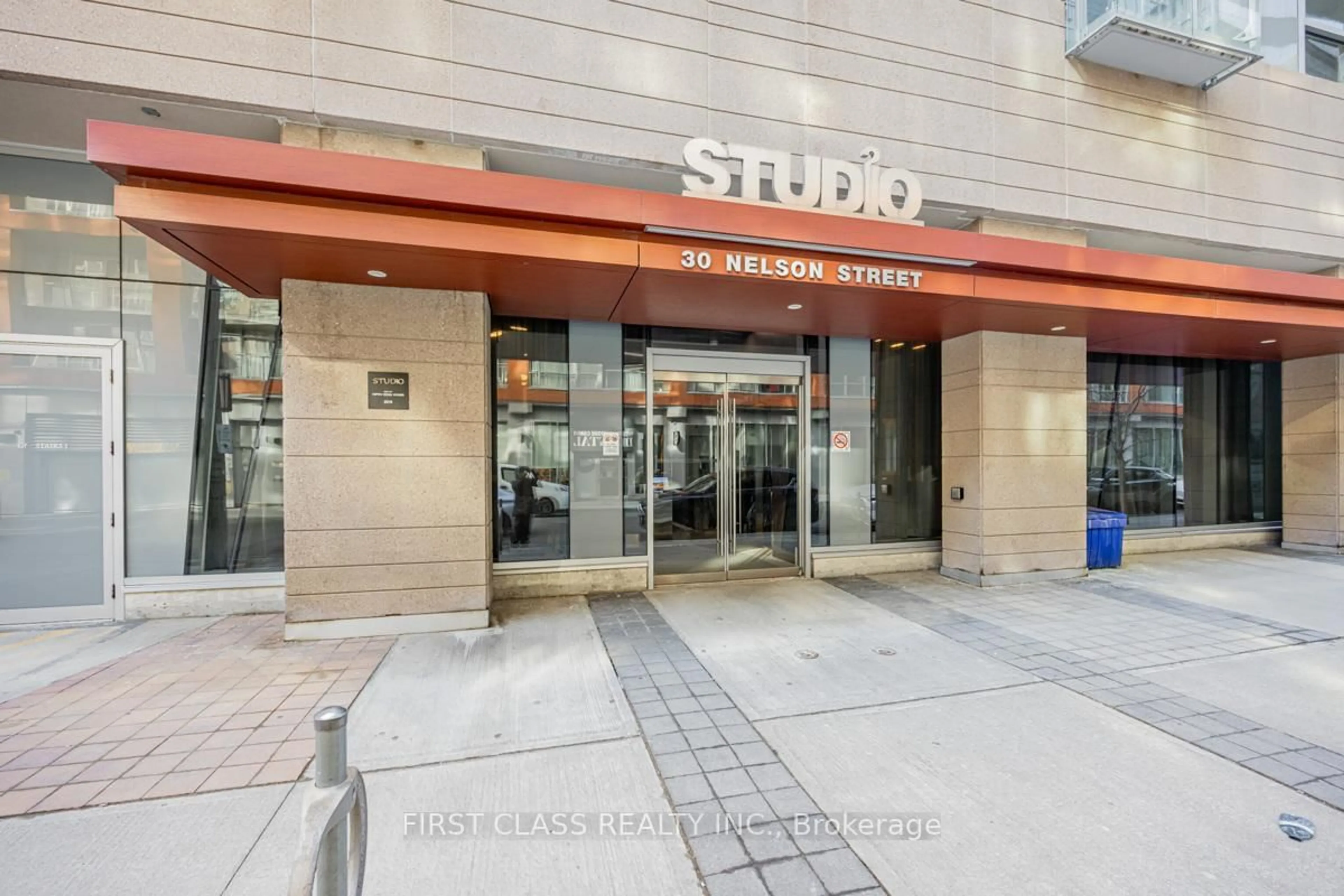 Indoor foyer for 30 Nelson St #4104, Toronto Ontario M5V 0H5
