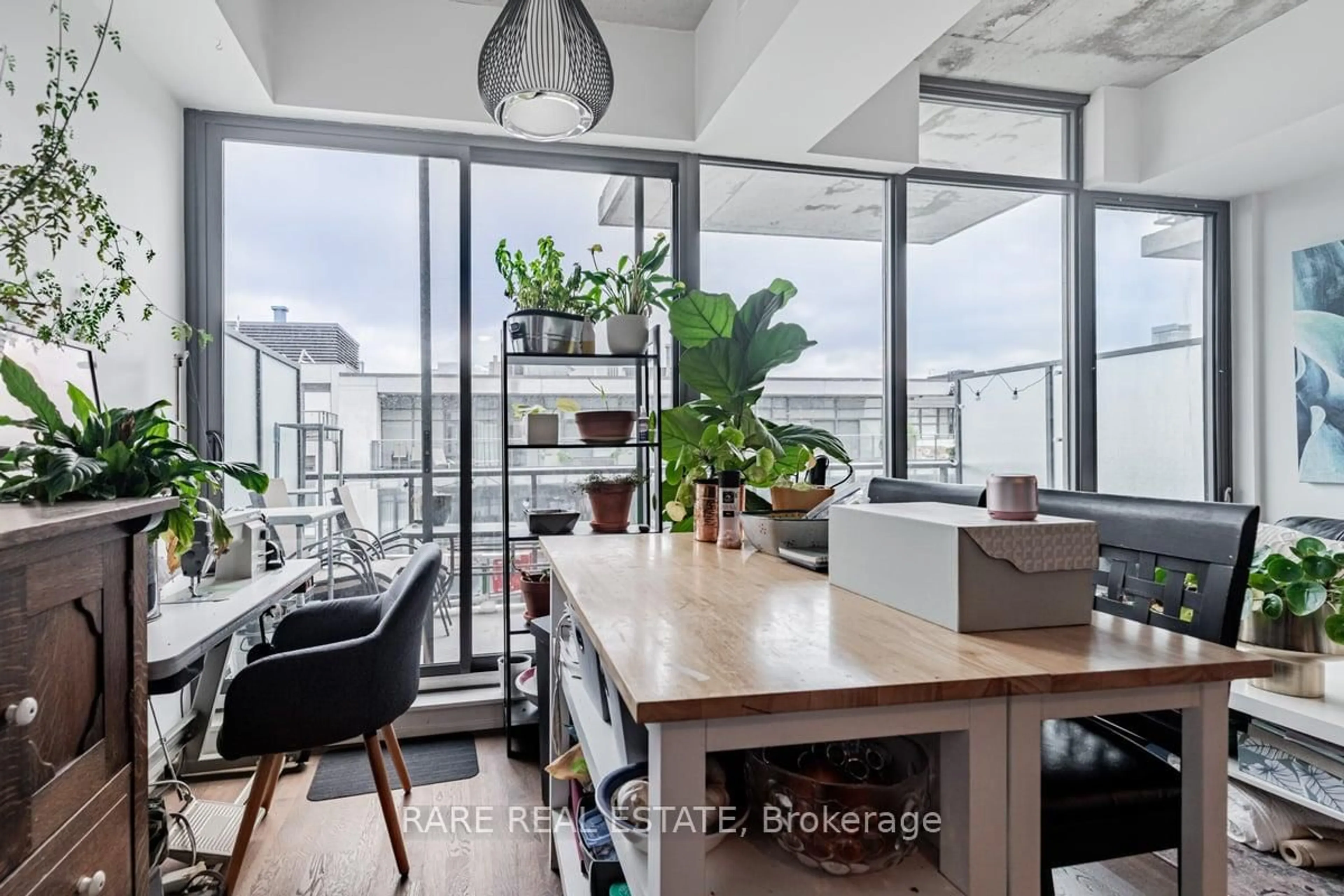Open concept kitchen, unknown for 560 King St #1004, Toronto Ontario M5V 1M3