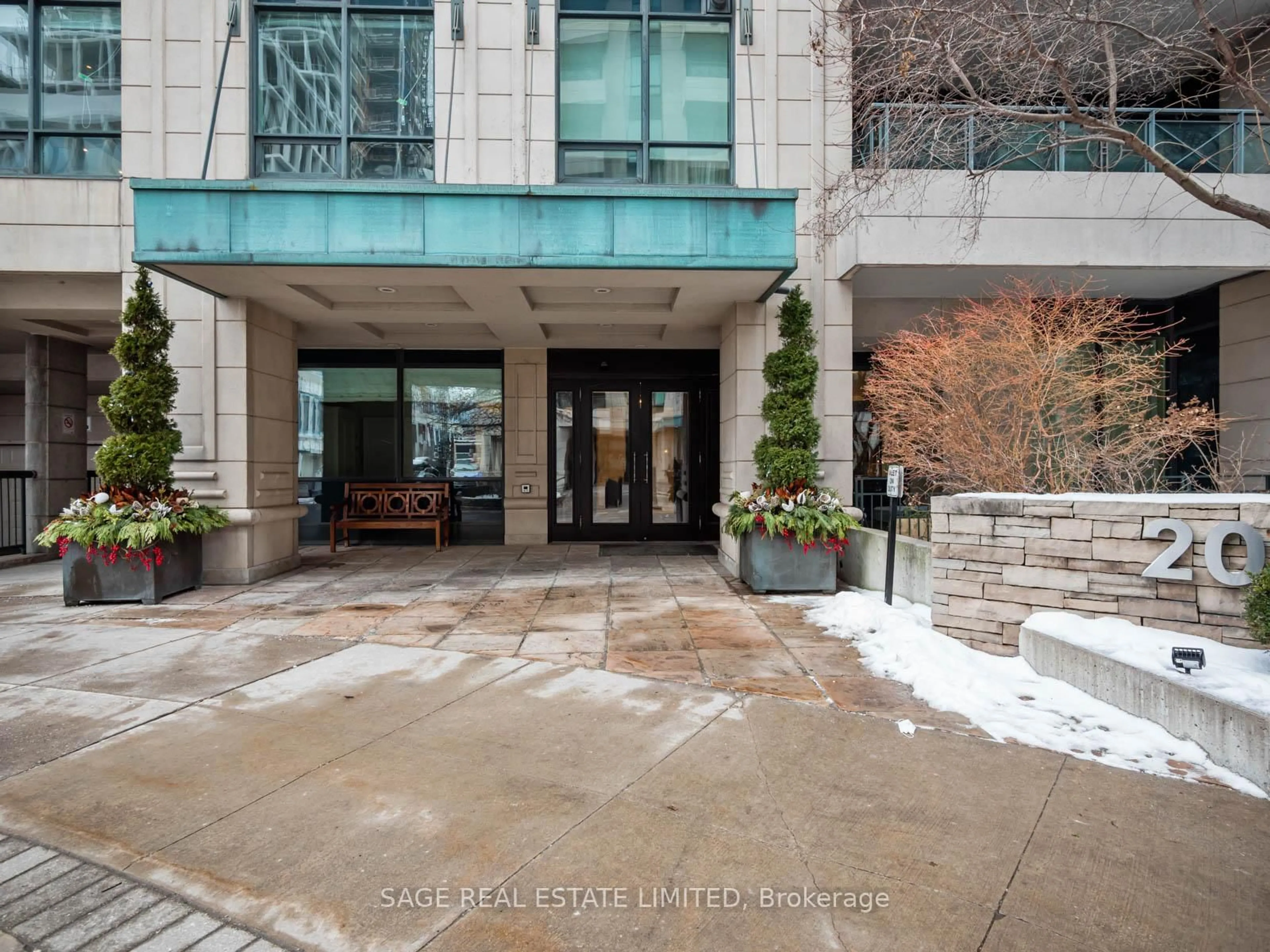 Indoor foyer for 20 Scrivener Sq #507, Toronto Ontario M4W 3X9