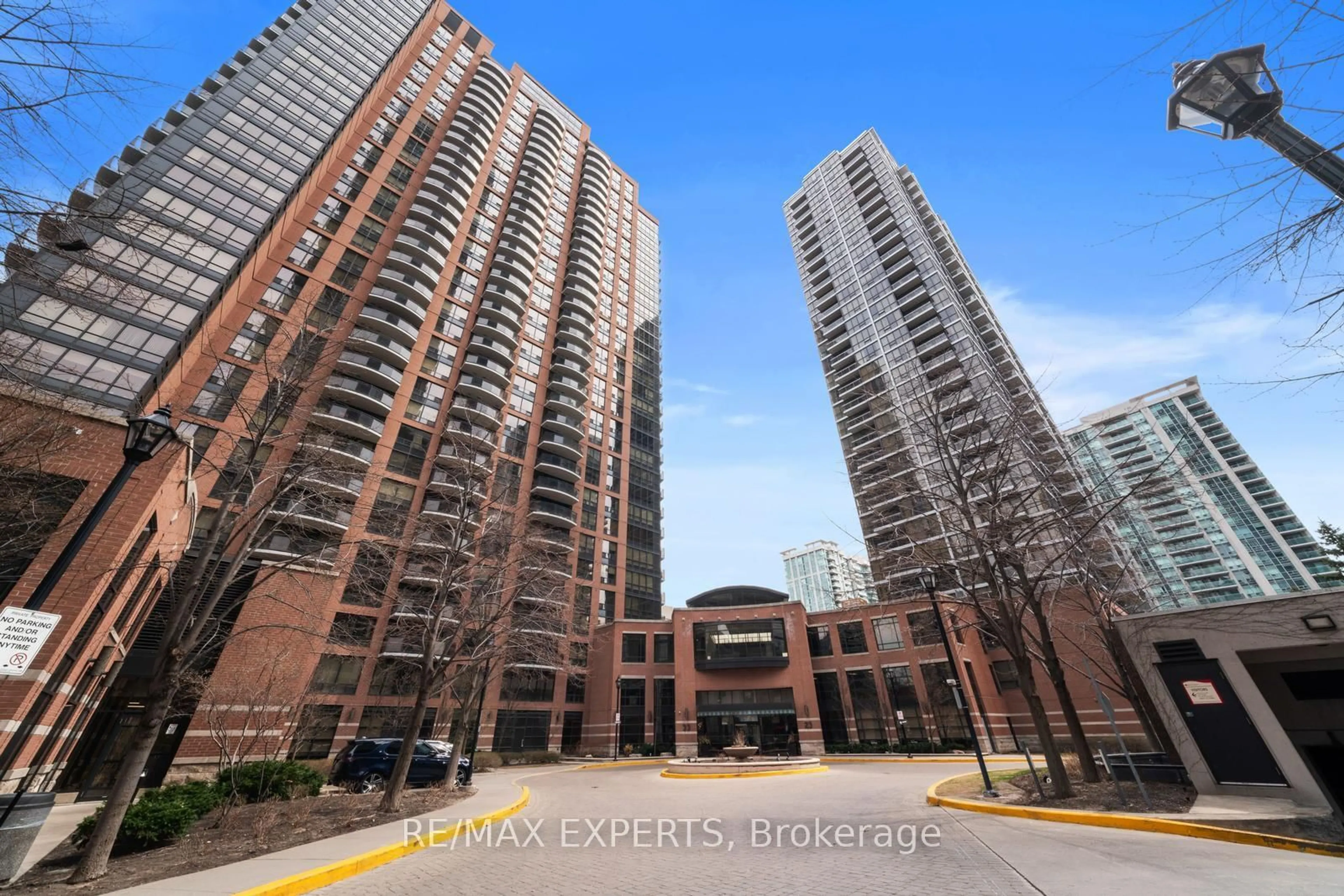 Indoor foyer for 33 Sheppard Ave #510, Toronto Ontario M2N 7K1