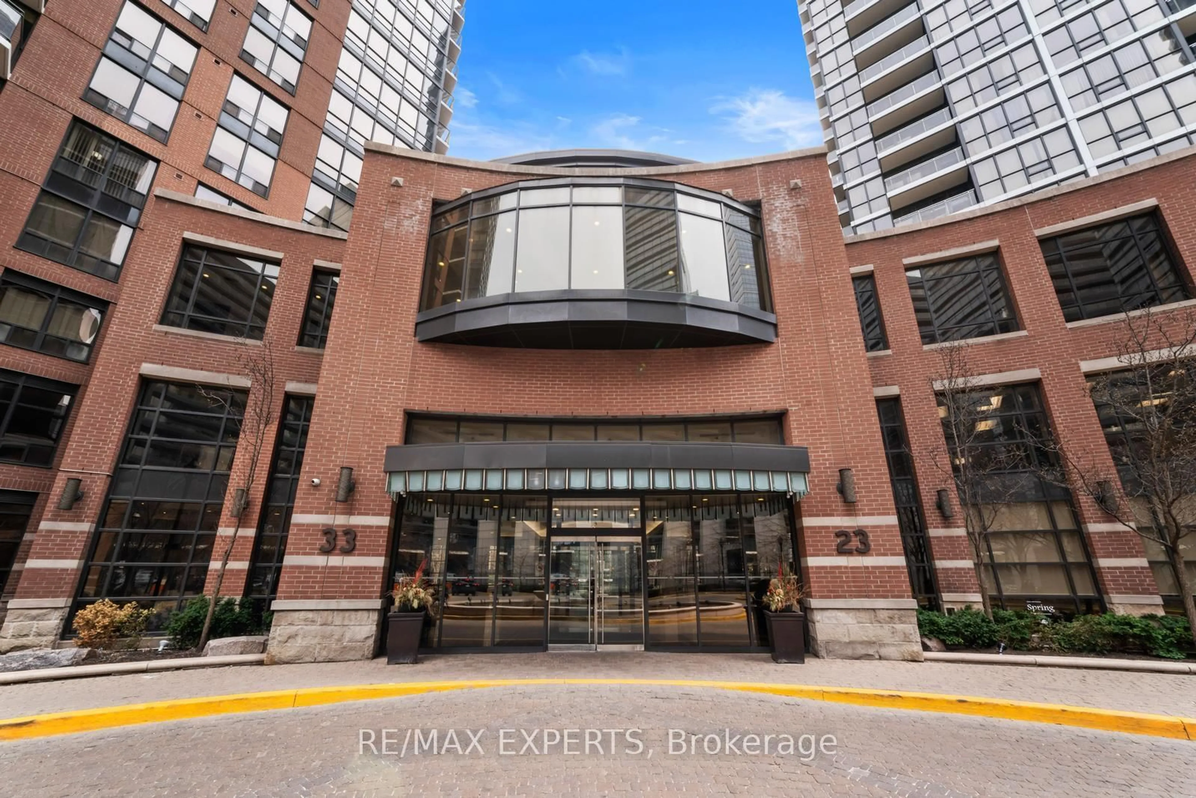 Indoor foyer for 33 Sheppard Ave #510, Toronto Ontario M2N 7K1
