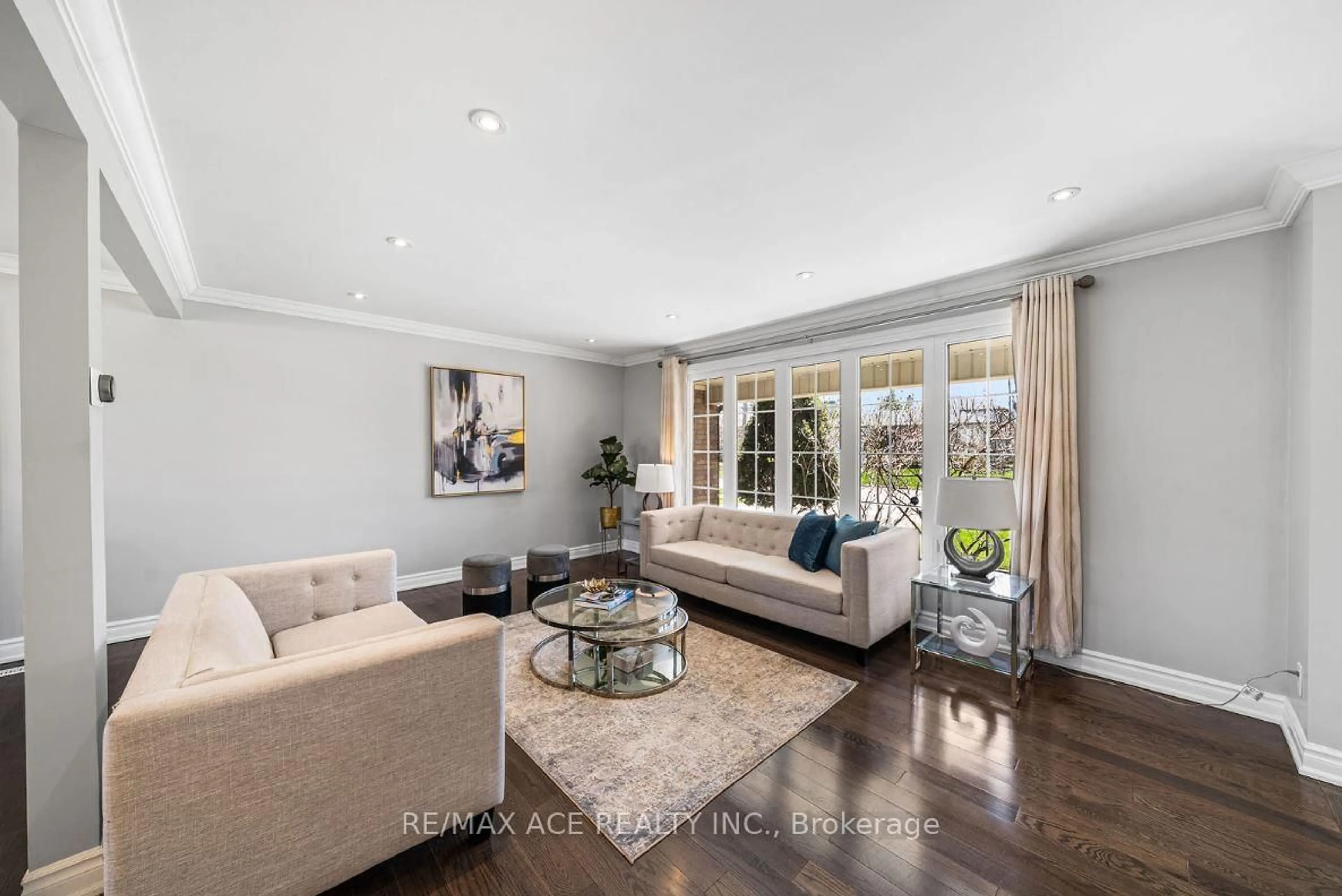 Living room with furniture, unknown for 6 Oldborough Circ, Toronto Ontario M2J 3A2