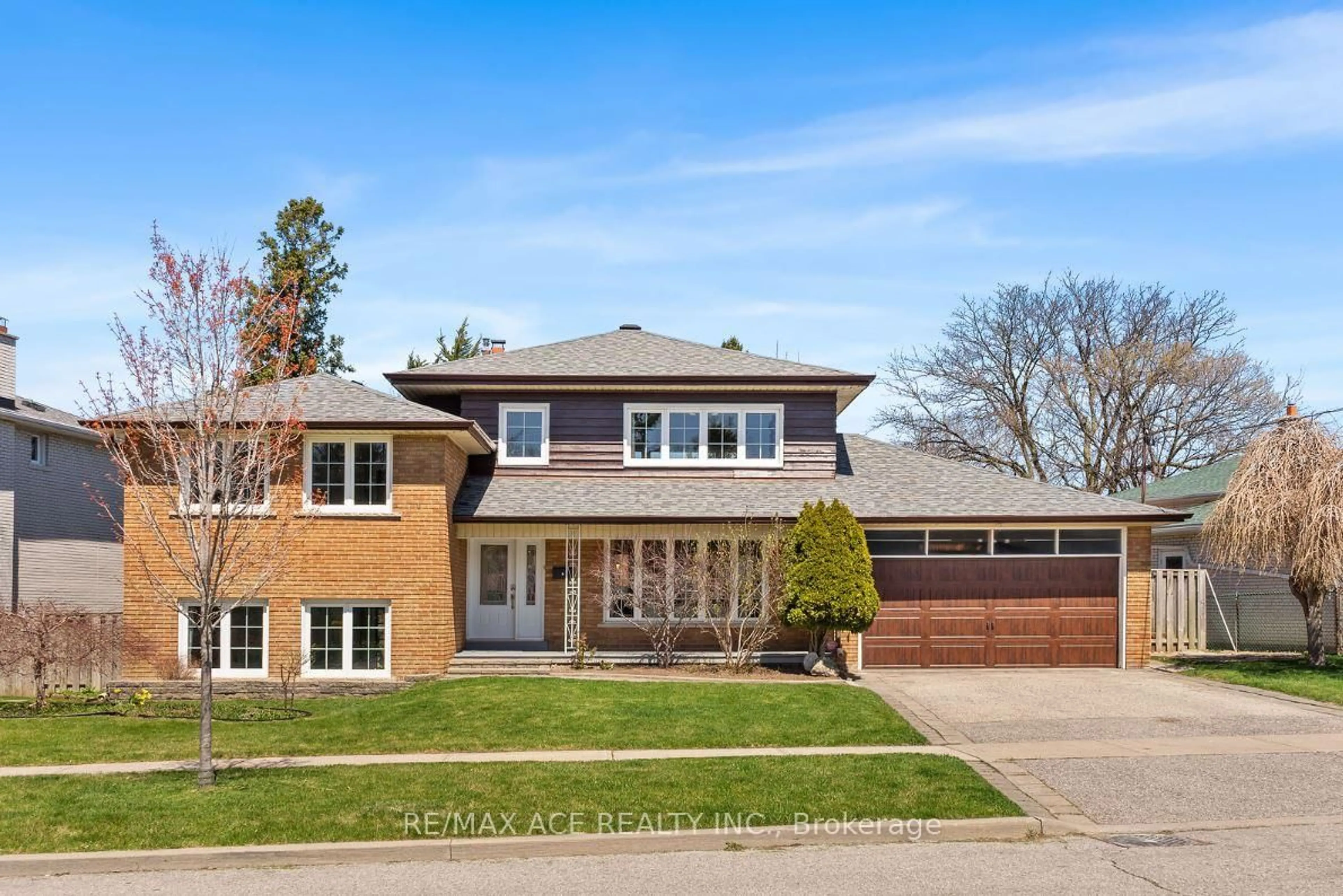 Home with brick exterior material, street for 6 Oldborough Circ, Toronto Ontario M2J 3A2