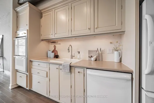 Additional property image - 20 Niagara St Unit 202
