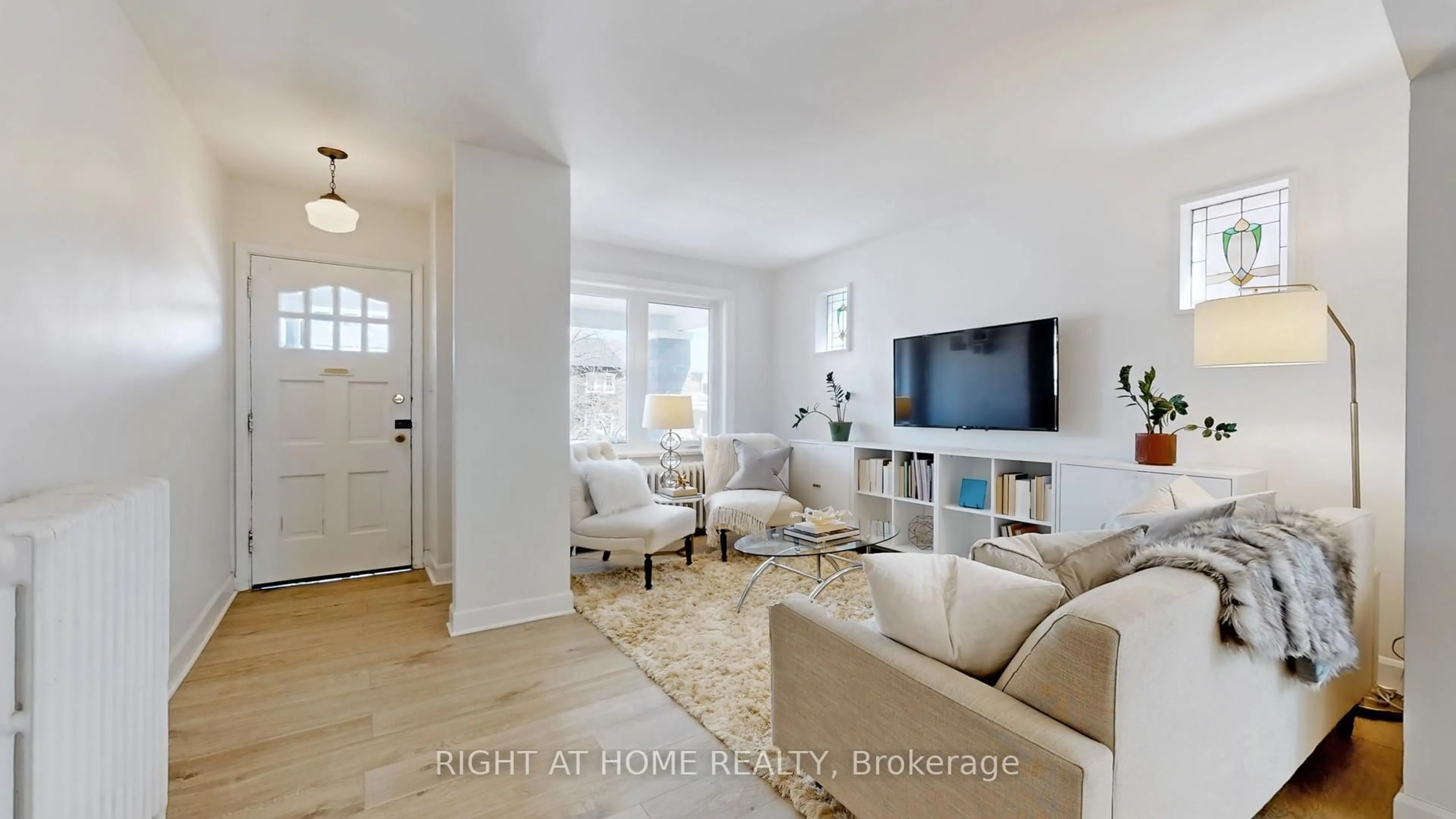 Living room with furniture, unknown for 110 Roseneath Gdns, Toronto Ontario M6C 3X6