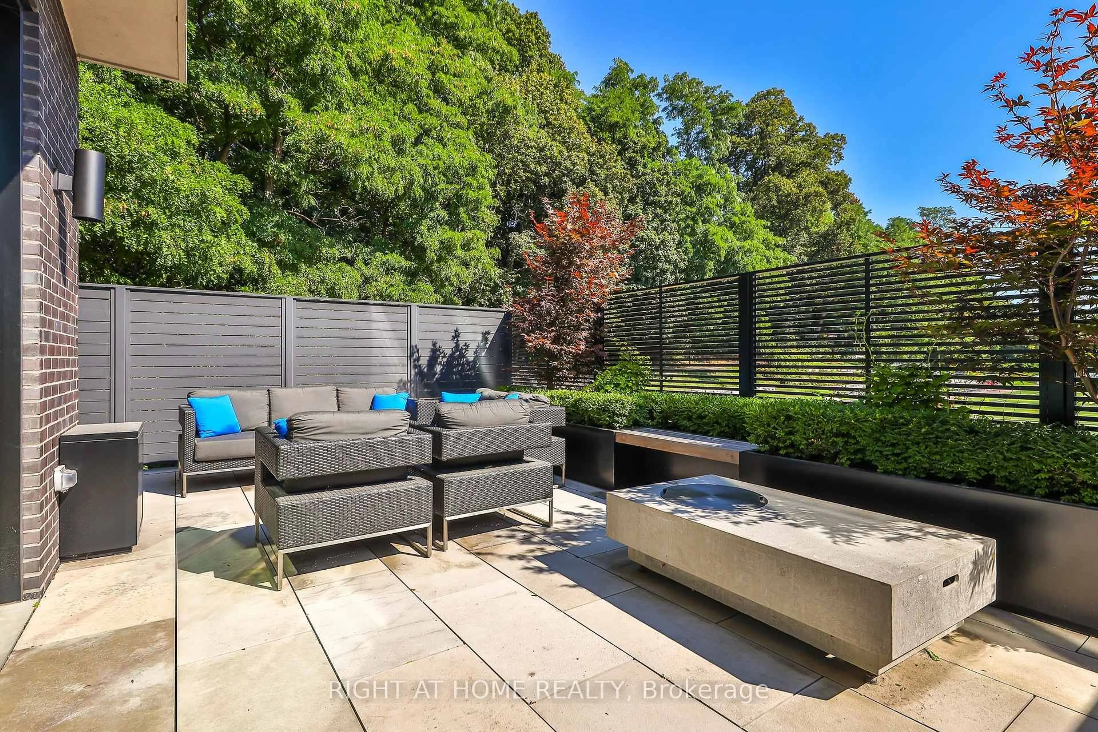 Patio, street for 363 Avenue Rd, Toronto Ontario M4V 0A9