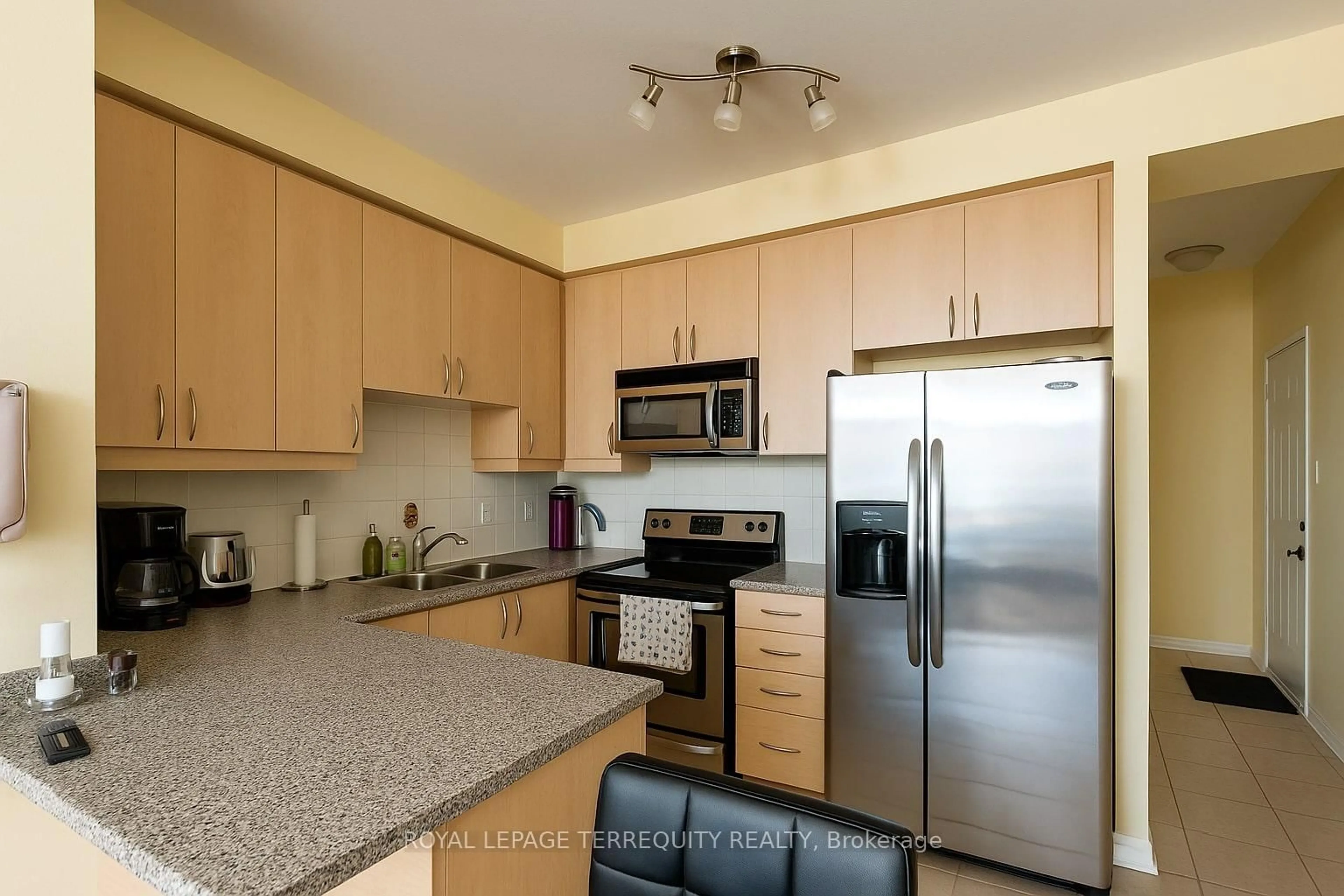 Standard kitchen, unknown for 18 Holmes Ave #1102, Toronto Ontario M2N 0E1