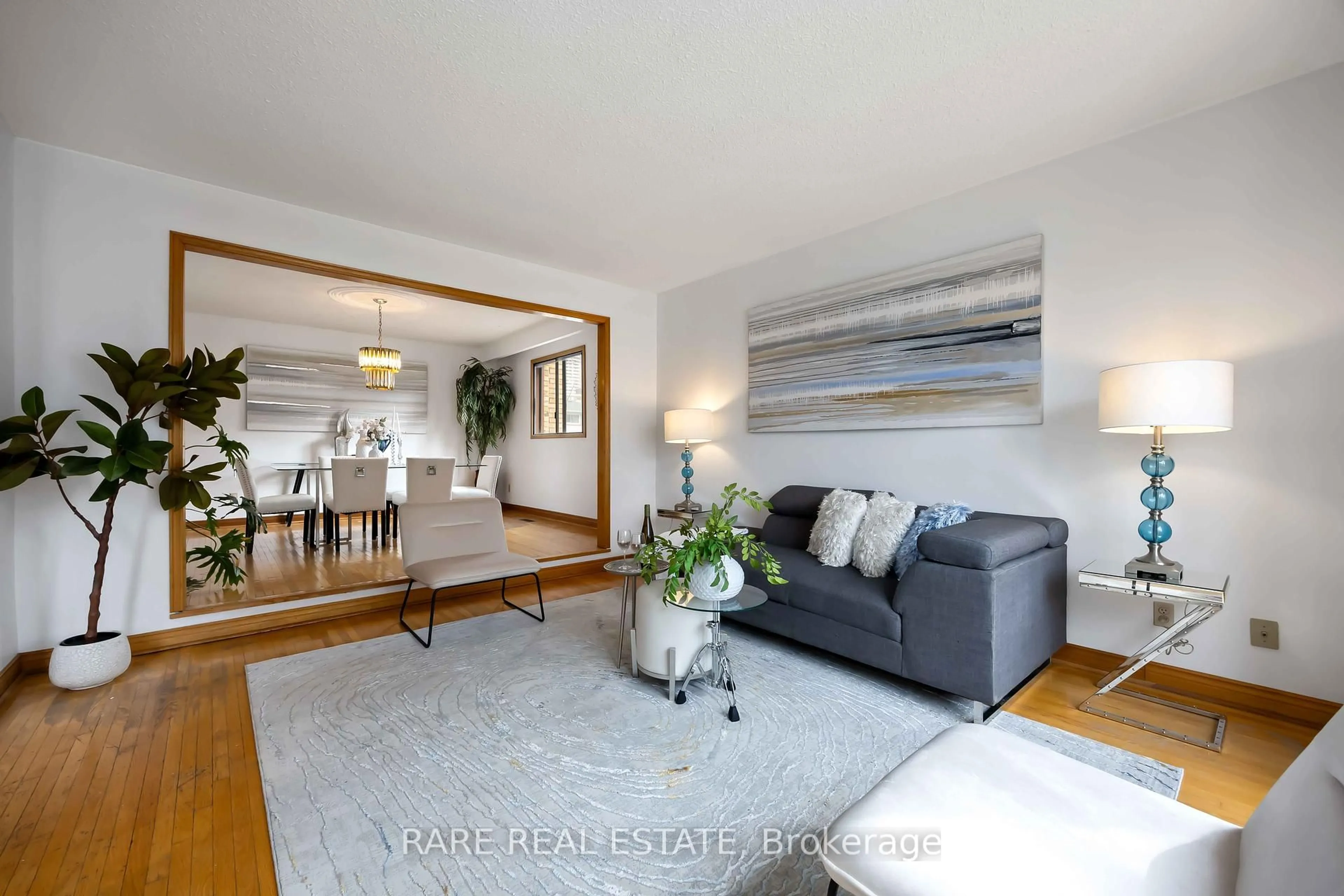 Living room with furniture, unknown for 184 Moore Park Ave, Toronto Ontario M2M 1N2