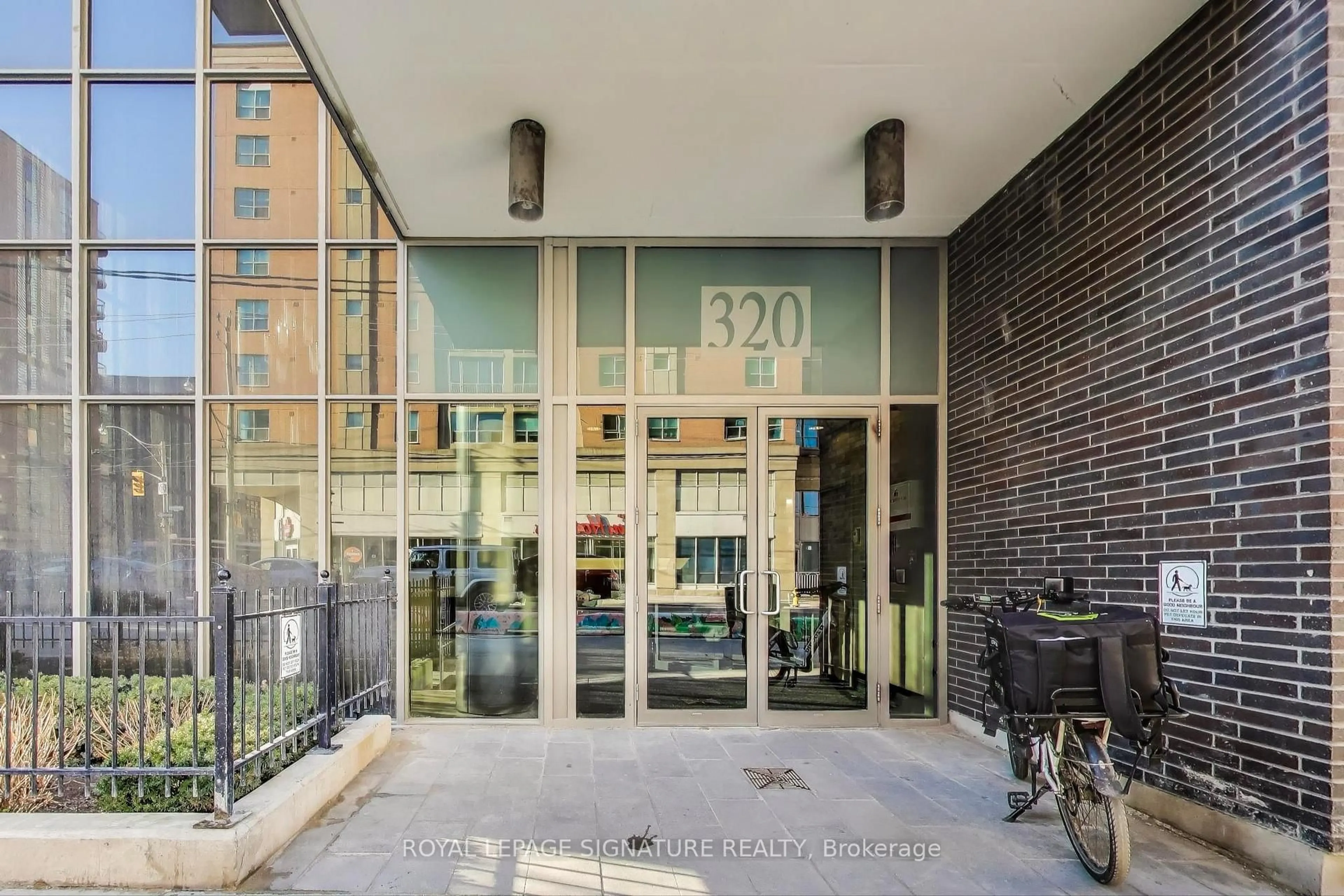 Unknown for 320 Richmond St #911, Toronto Ontario M5A 4S7