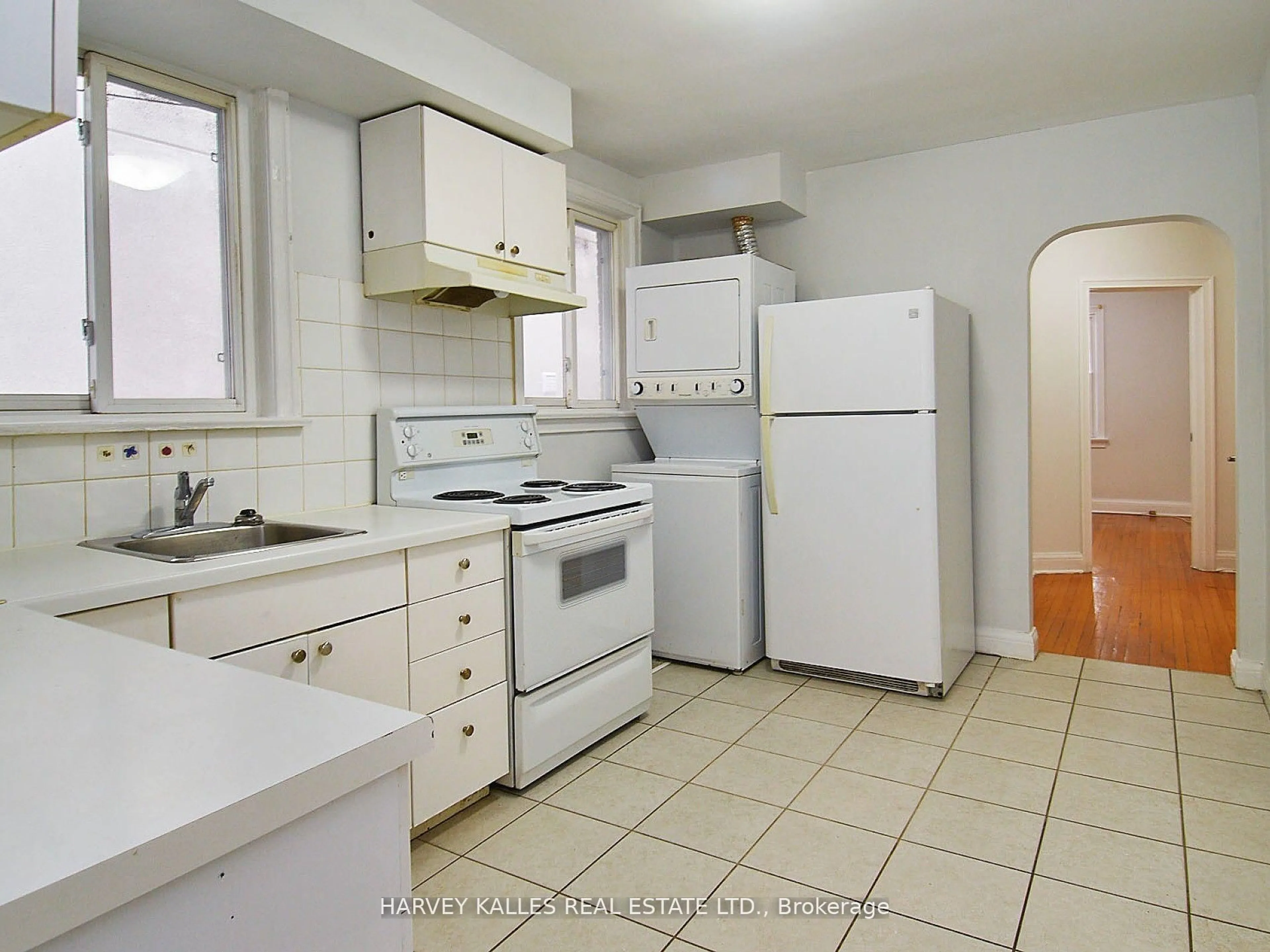 Standard kitchen, ceramic/tile floor for 243 Johnston Ave, Toronto Ontario M2N 1H5