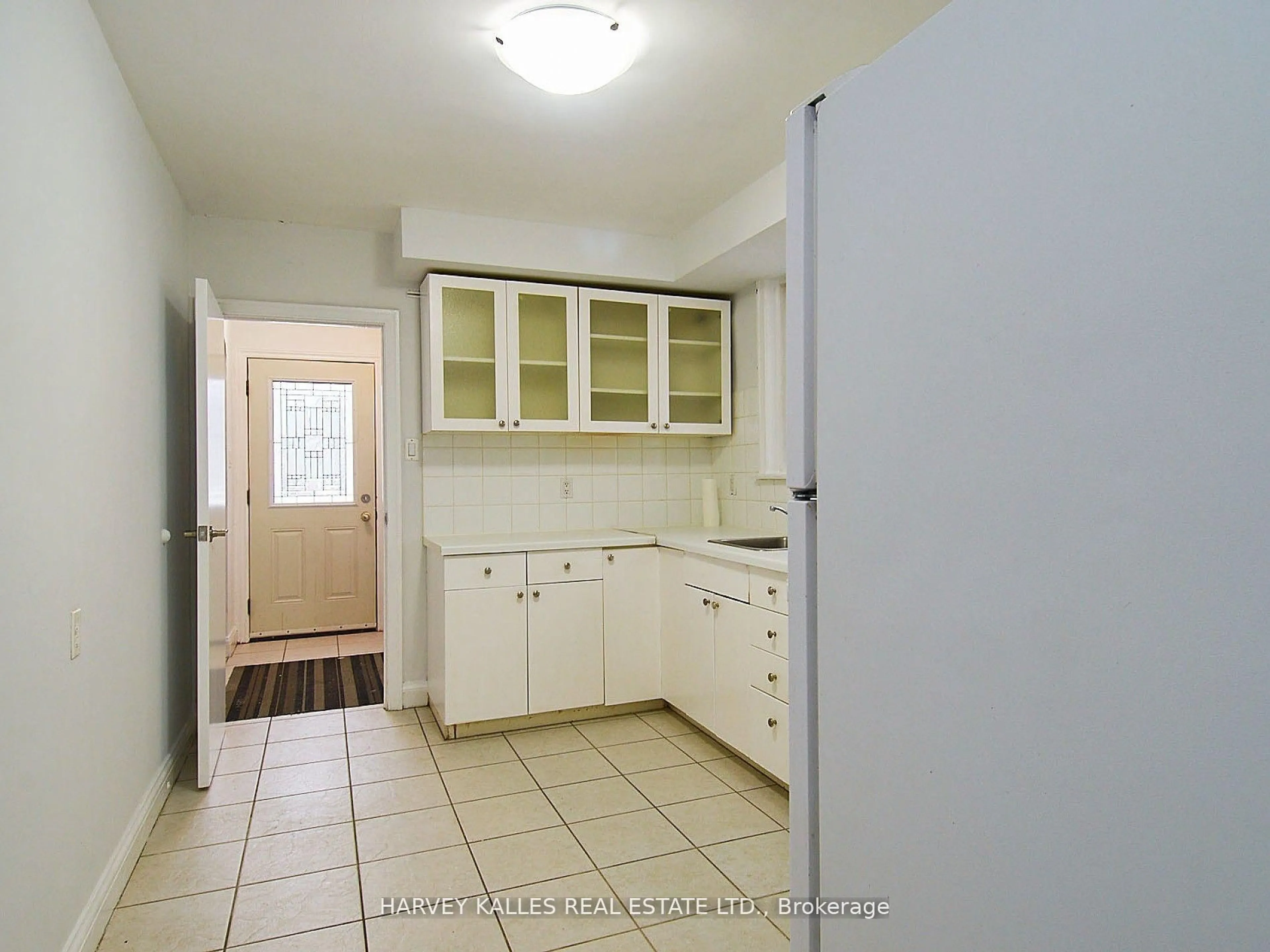 Standard kitchen, ceramic/tile floor for 243 Johnston Ave, Toronto Ontario M2N 1H5