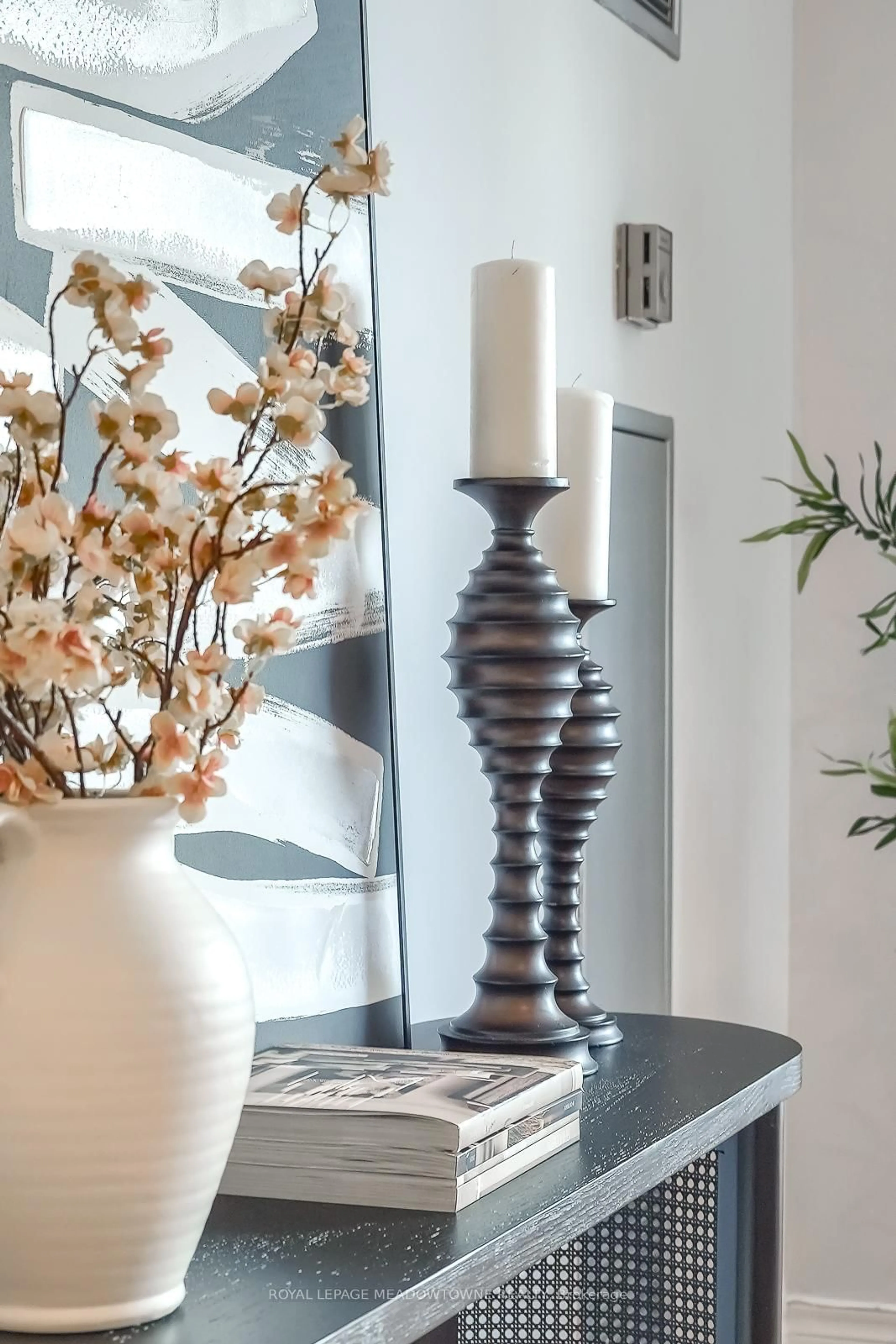 Indoor entryway for 18 Pemberton Ave #401, Toronto Ontario M2M 4K9