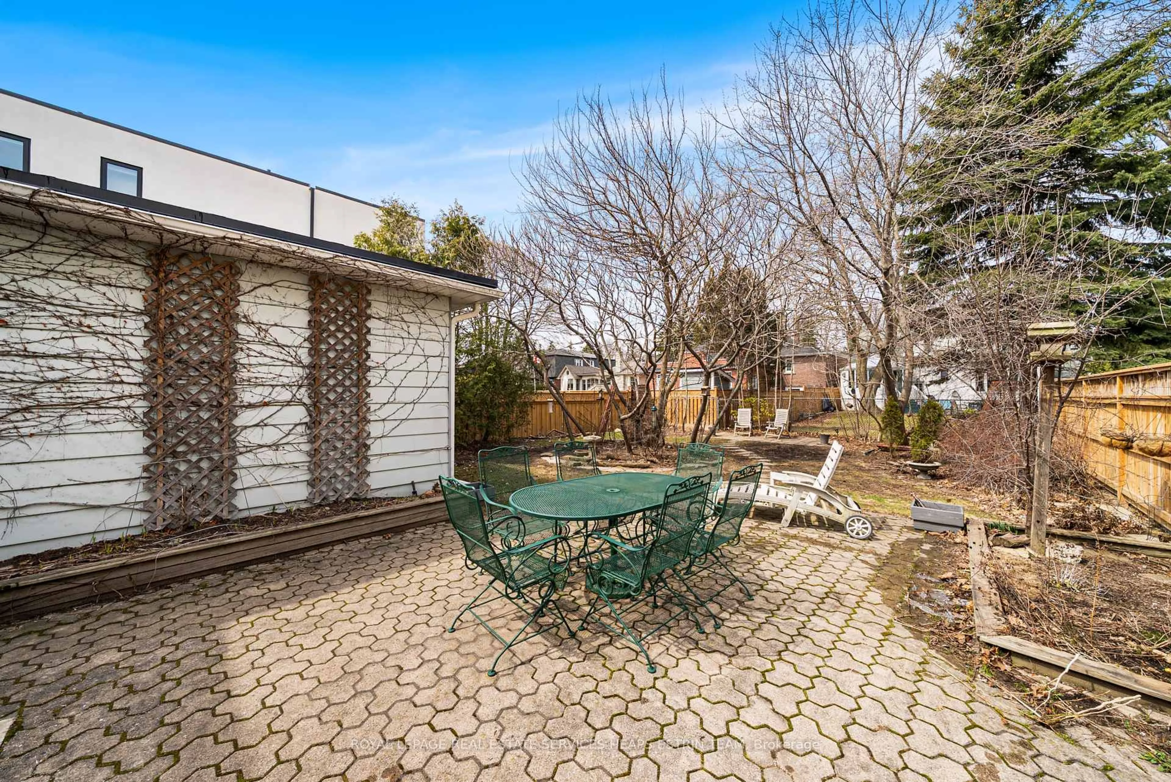 Patio, street for 16 Burnham Rd, Toronto Ontario M4G 1C1