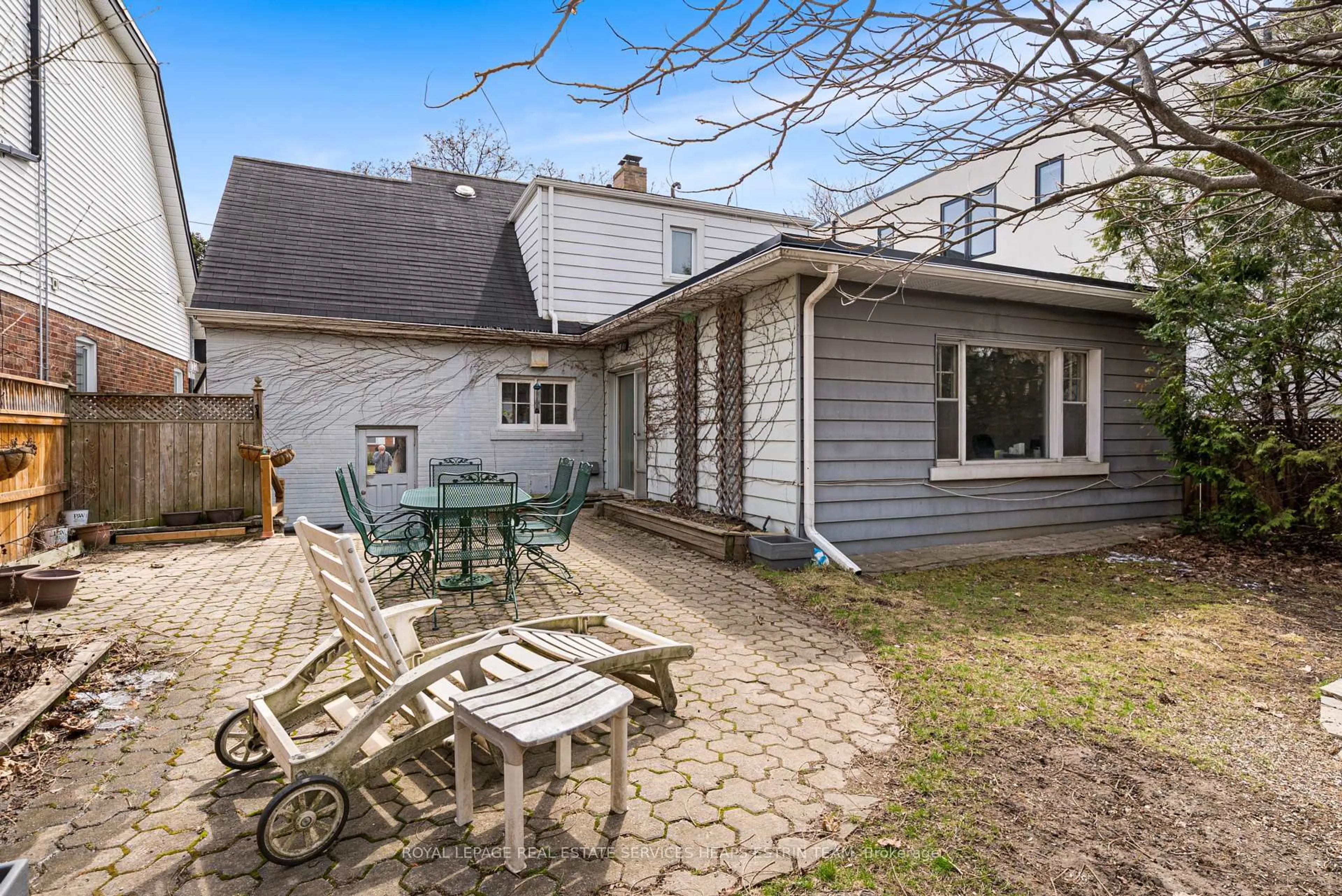 Patio, street for 16 Burnham Rd, Toronto Ontario M4G 1C1