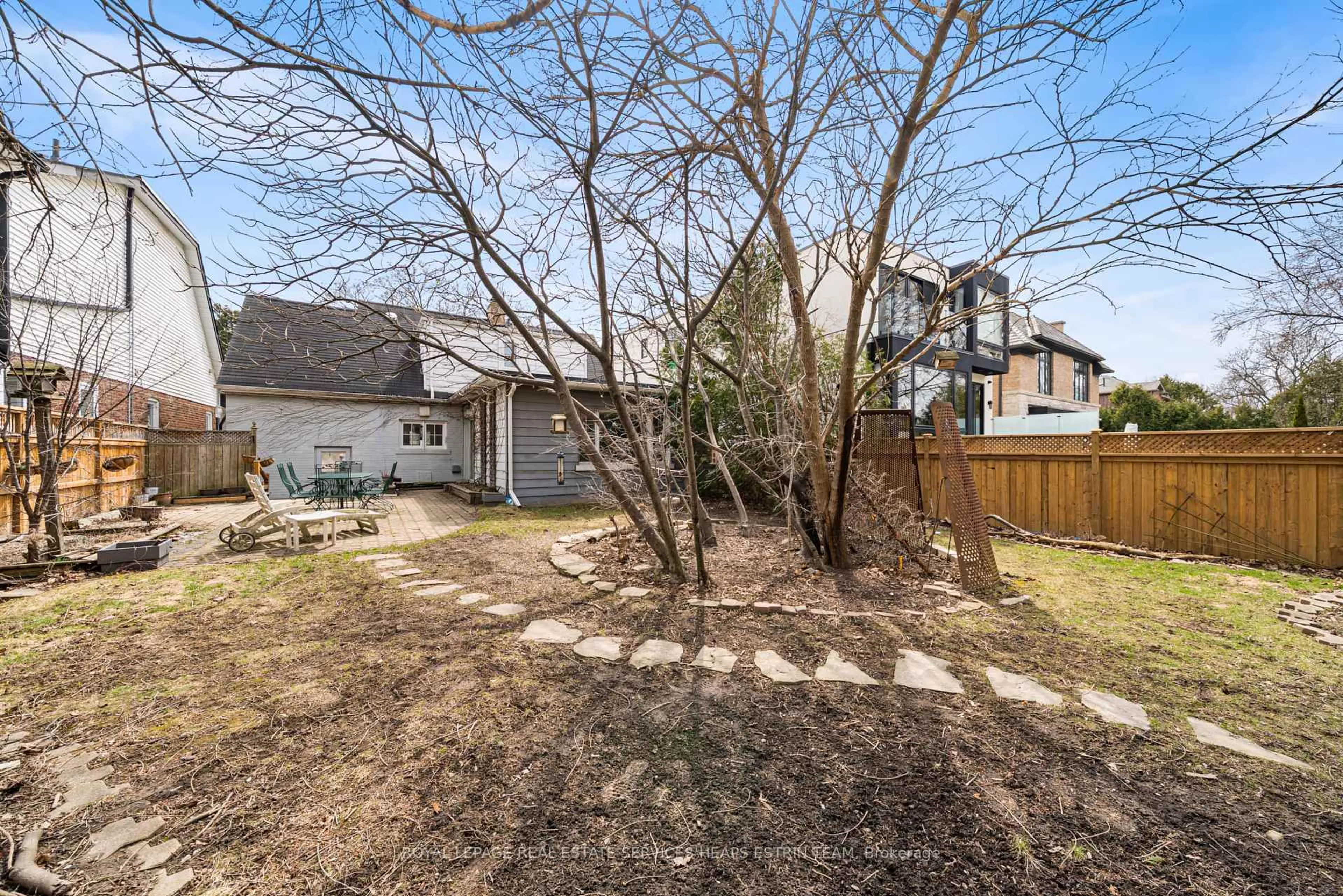 A pic from outside/outdoor area/front of a property/back of a property/a pic from drone, street for 16 Burnham Rd, Toronto Ontario M4G 1C1