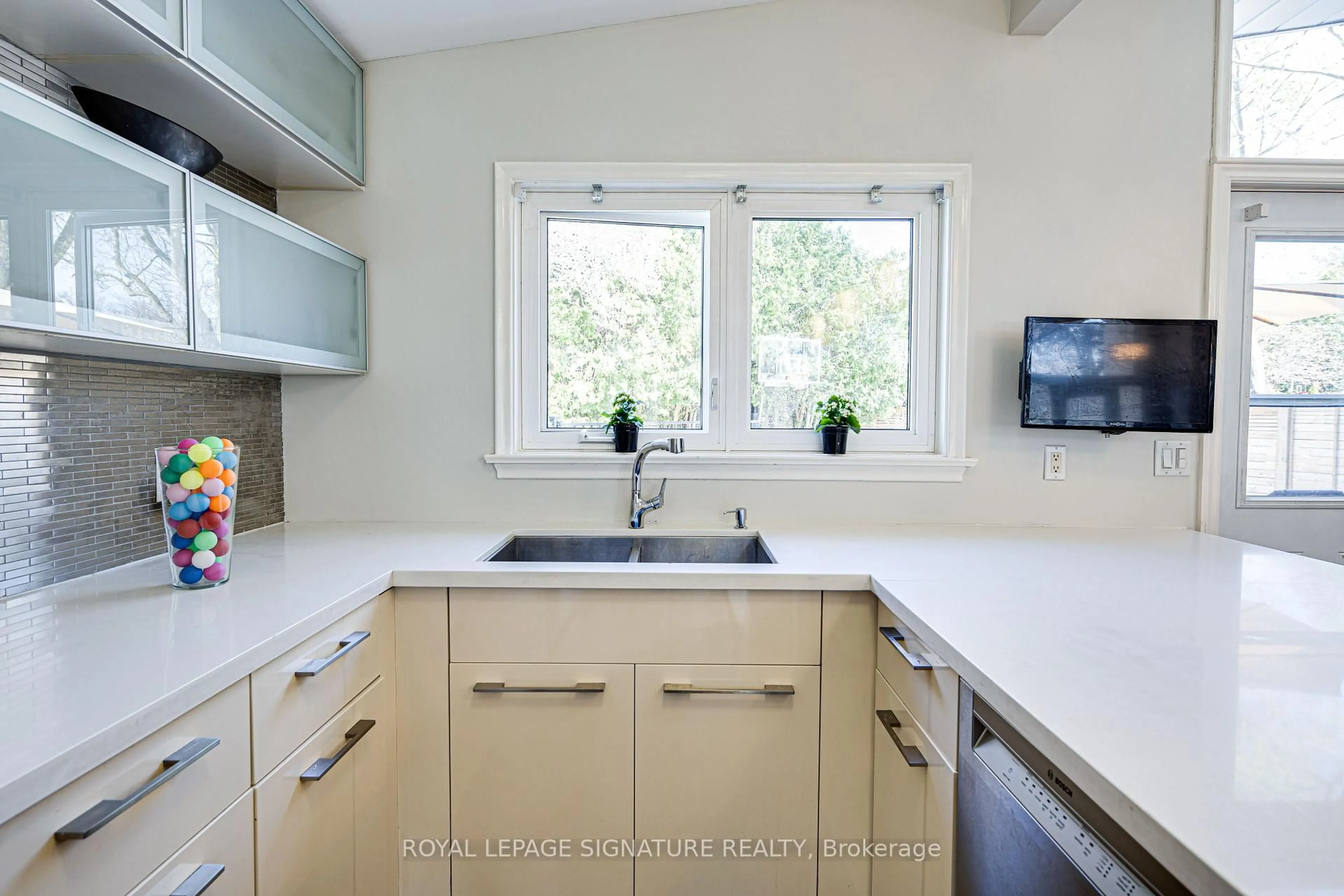 Unknown for 2 Parmbelle Cres, Toronto Ontario M3A 3G6