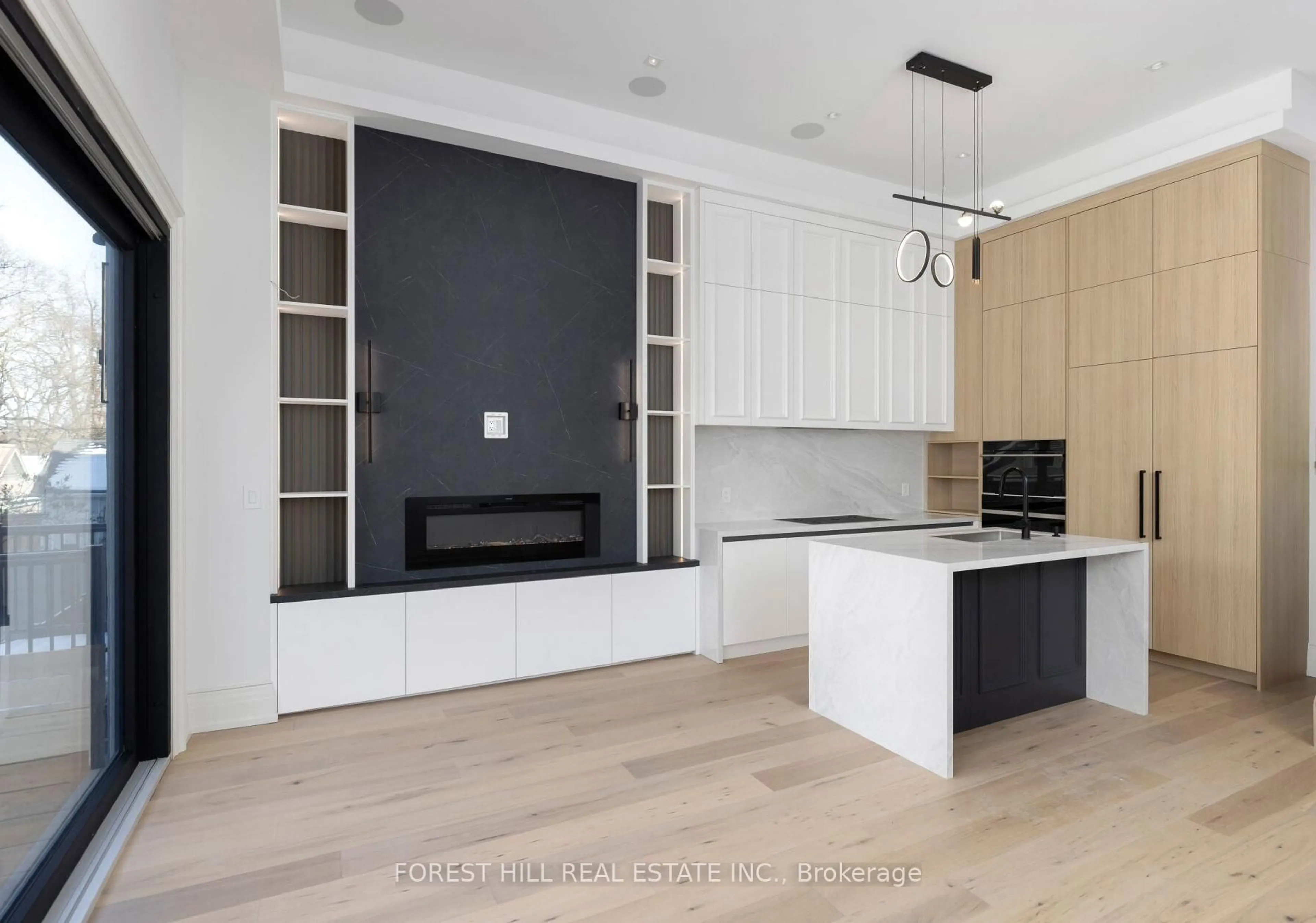 Open concept kitchen, wood/laminate floor for 118 Briar Hill Ave, Toronto Ontario M4R 1H9