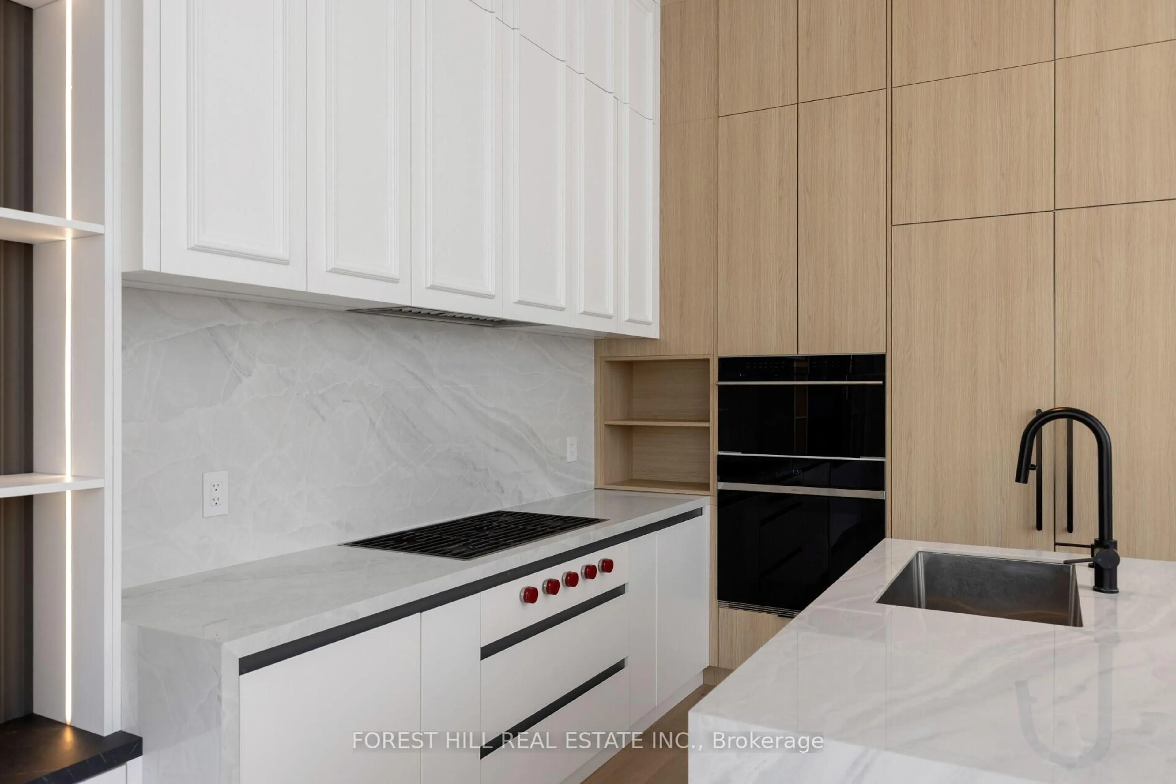 Standard kitchen, unknown for 118 Briar Hill Ave, Toronto Ontario M4R 1H9