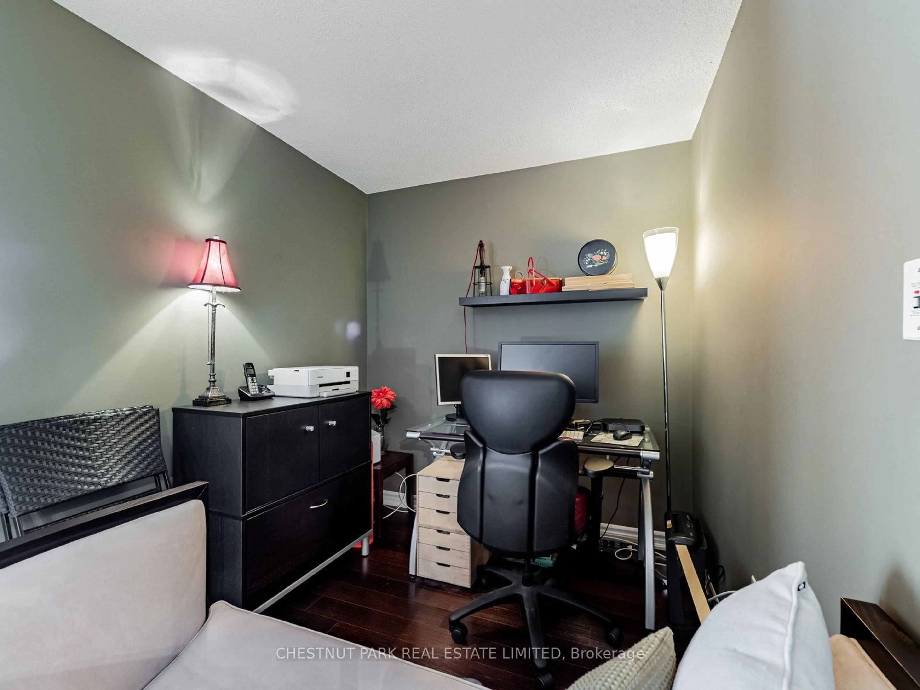 A pic of a room for 253 Merton St #611, Toronto Ontario M4S 3H2