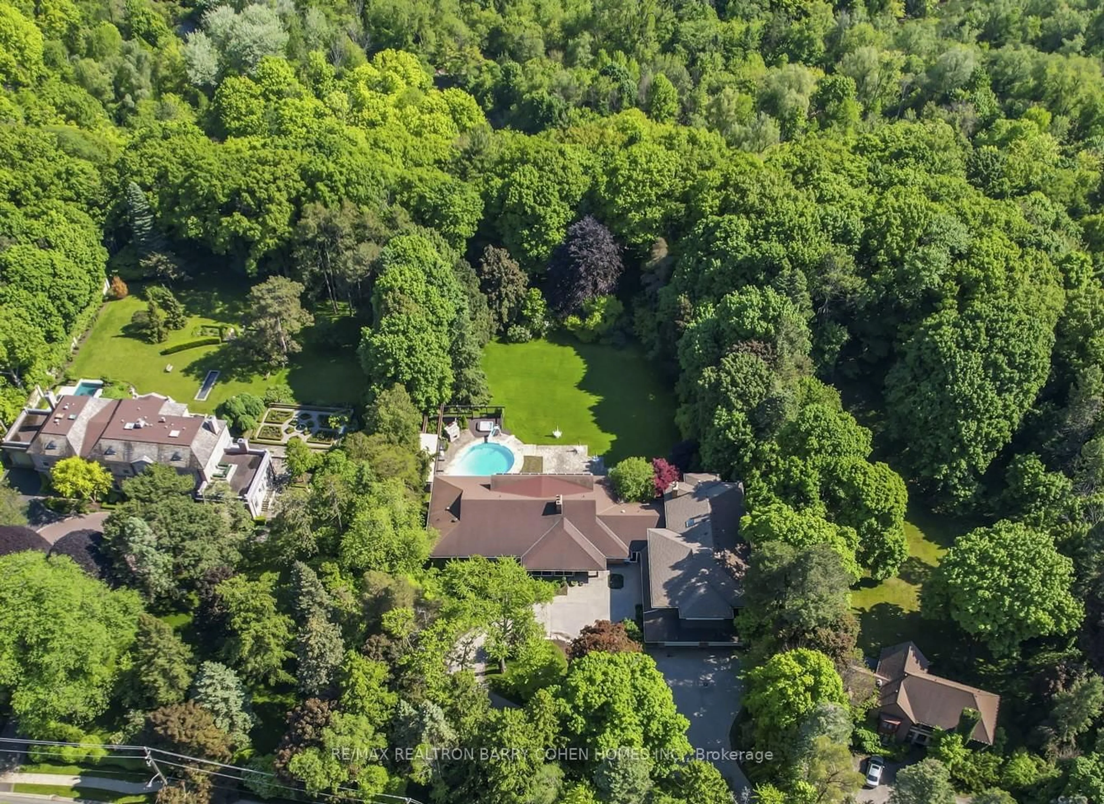 A pic from outside/outdoor area/front of a property/back of a property/a pic from drone, forest/trees view for 50 Park Lane Circ, Toronto Ontario M3C 2N2