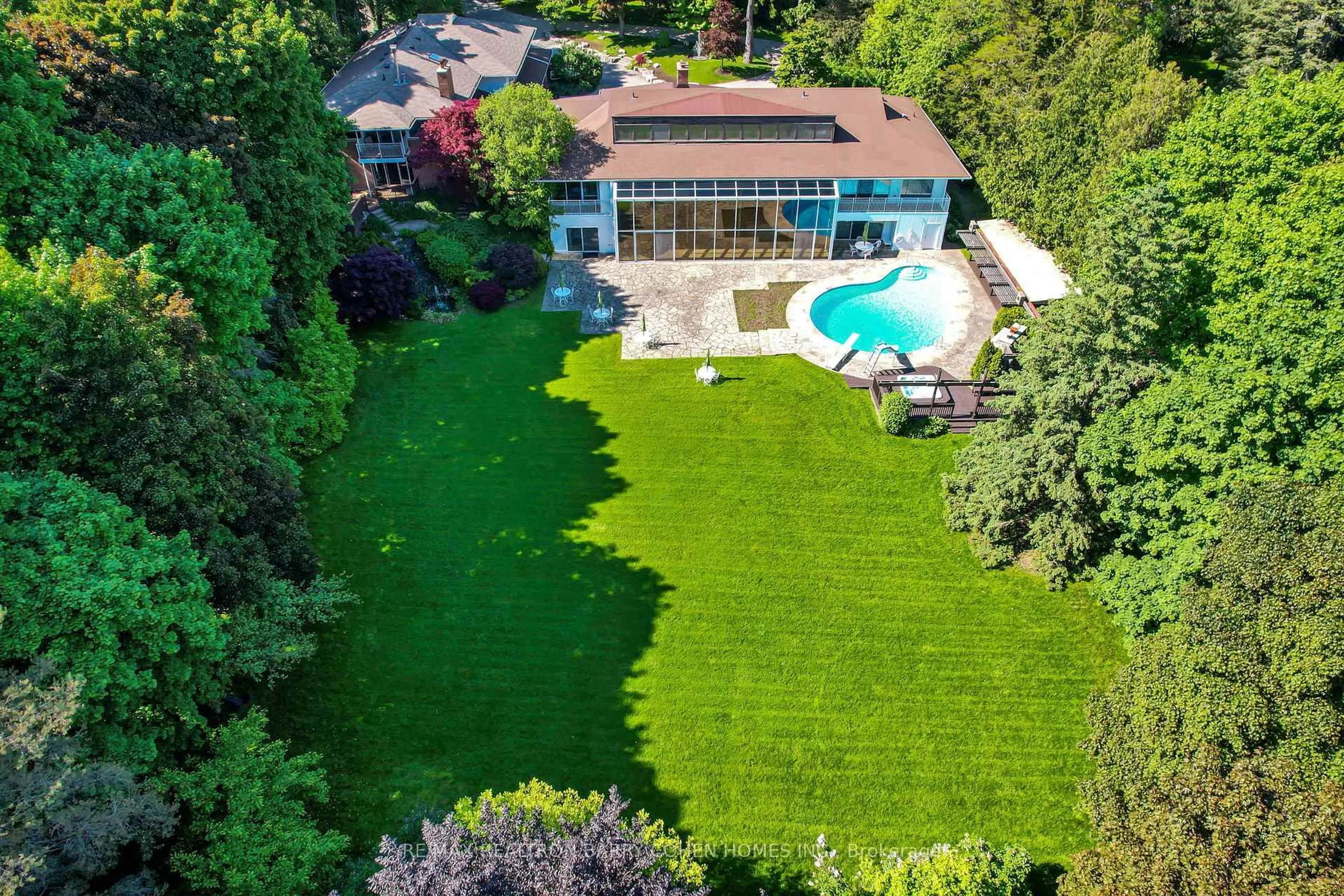 A pic from outside/outdoor area/front of a property/back of a property/a pic from drone, water/lake/river/ocean view for 50 Park Lane Circ, Toronto Ontario M3C 2N2