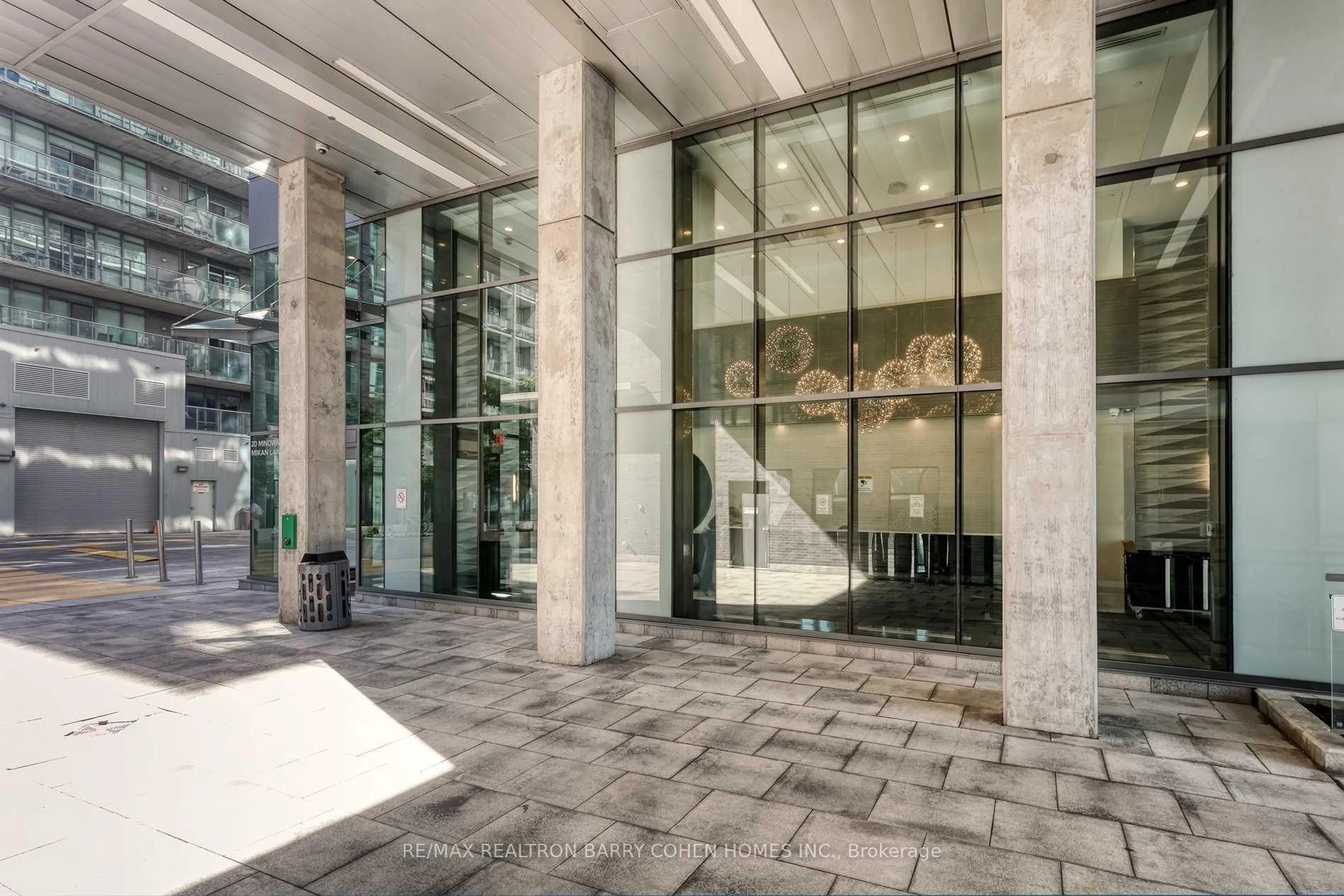 Indoor foyer for 20 Minowan Miikan Lane #2011, Toronto Ontario M6J 0E5
