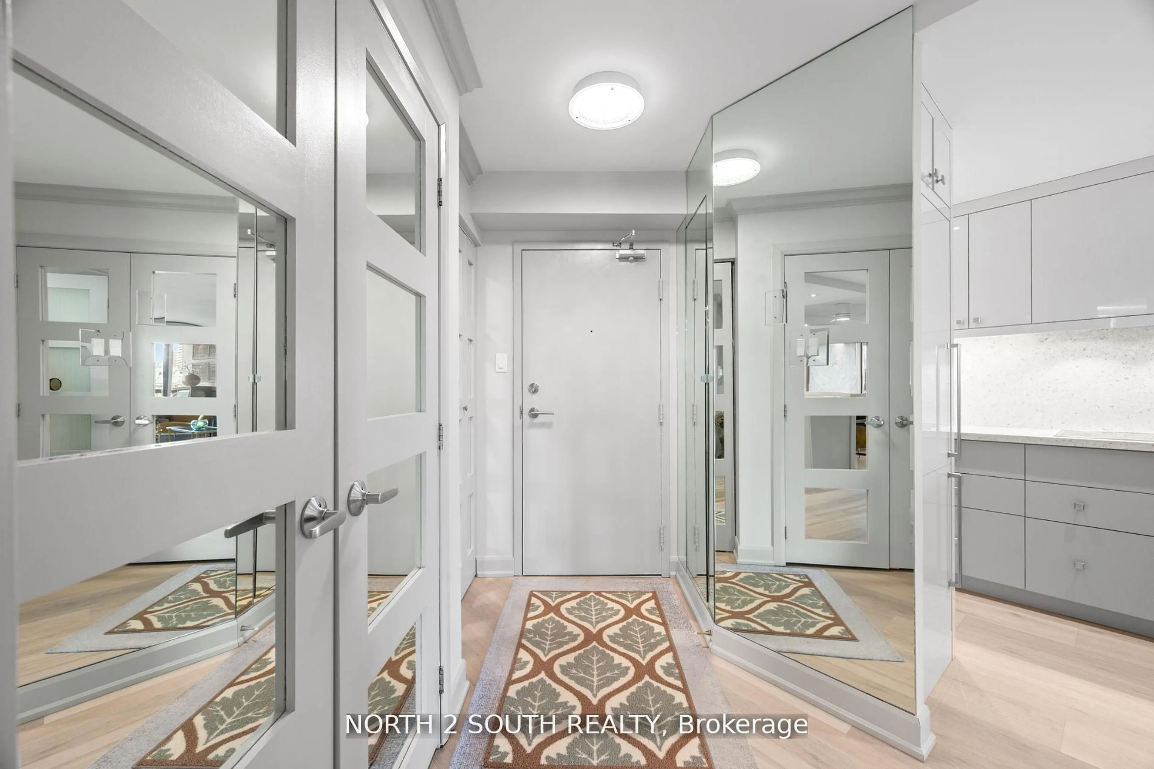 Indoor entryway for 77 Maitland Pl #1608, Toronto Ontario M4Y 2V6