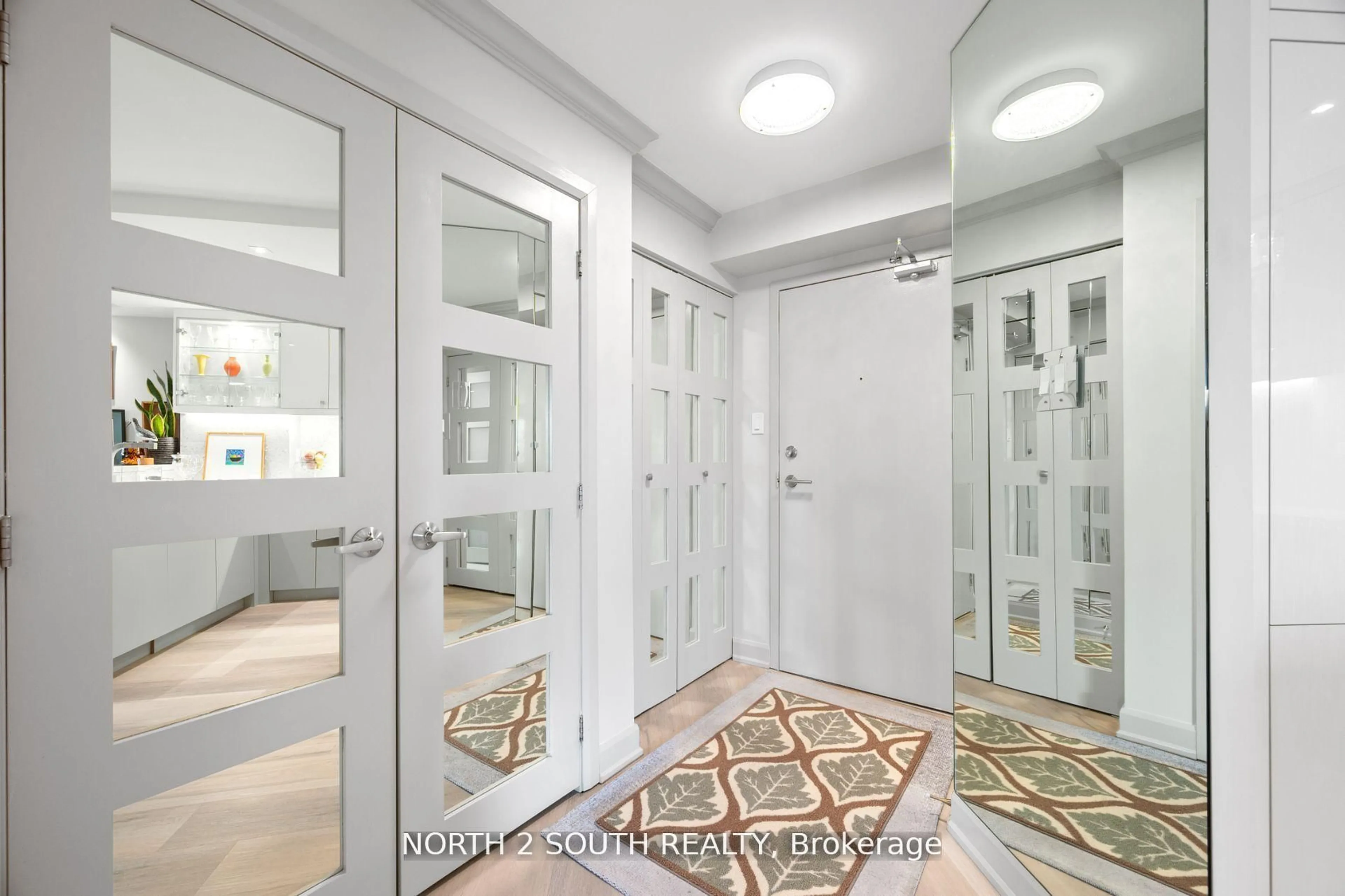 Indoor entryway for 77 Maitland Pl #1608, Toronto Ontario M4Y 2V6