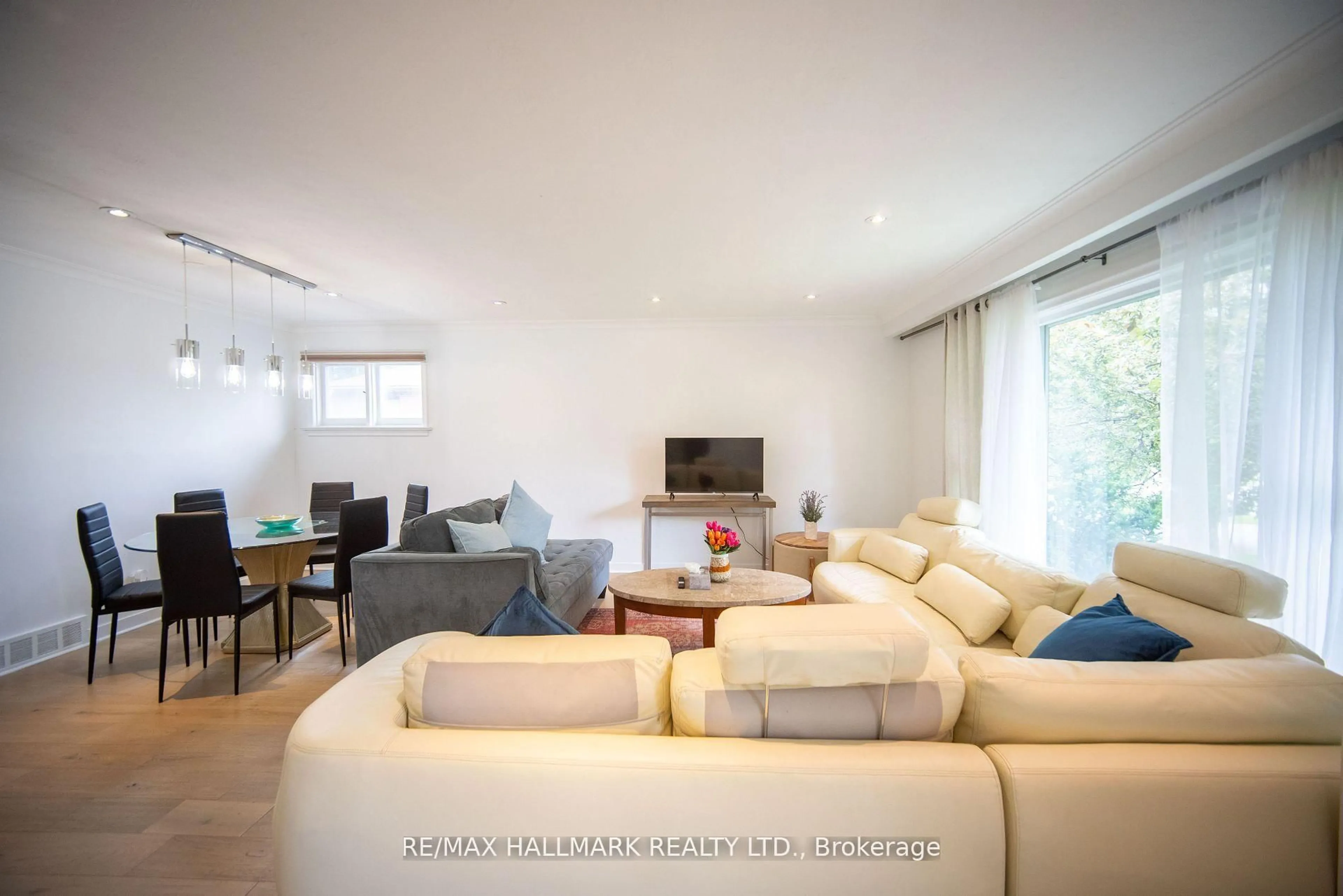 Living room with furniture, wood/laminate floor for 131 Searle Ave, Toronto Ontario M3H 4B1