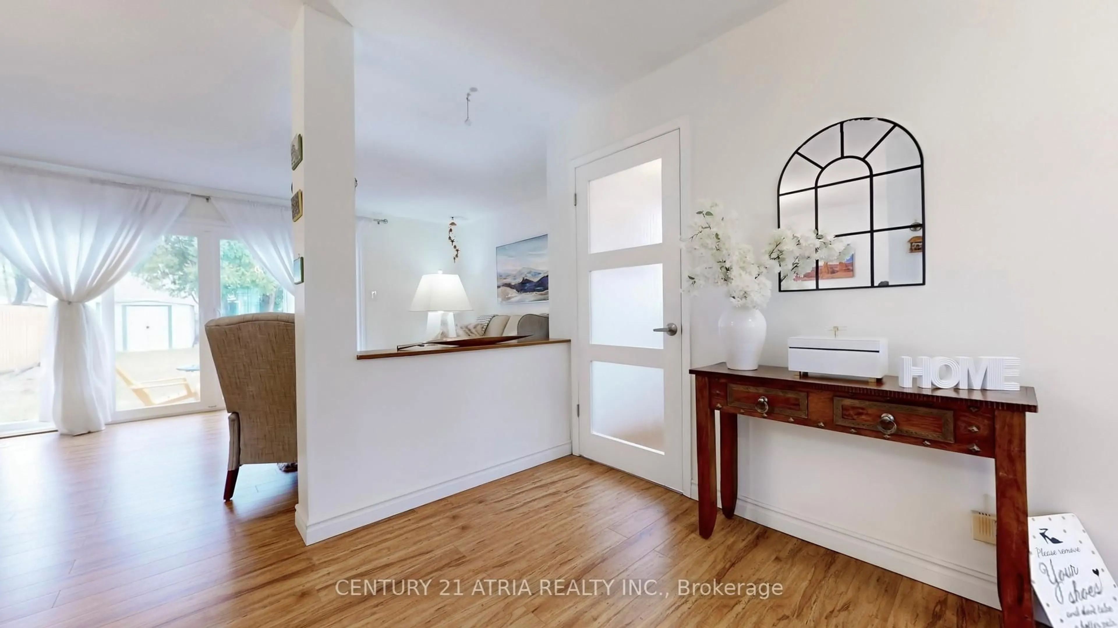 Indoor entryway for 326 Cliffwood Rd, Toronto Ontario M2H 2E5