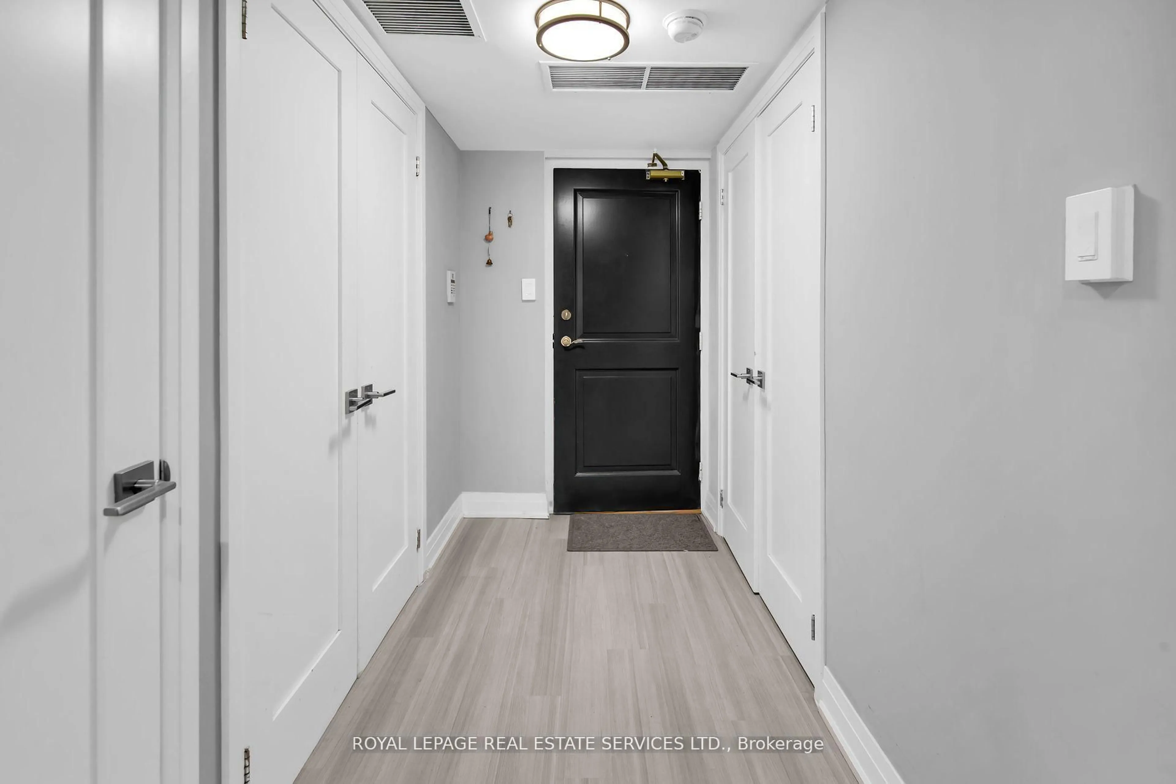 Indoor entryway for 30 Wellington St #2006, Toronto Ontario M5E 1S3