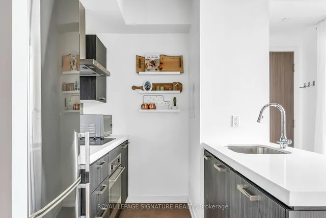 Additional property image - 461 Adelaide St Unit 916