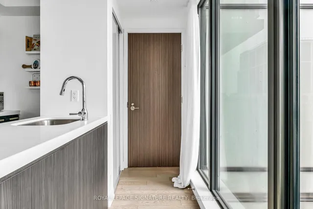 Additional property image - 461 Adelaide St Unit 916