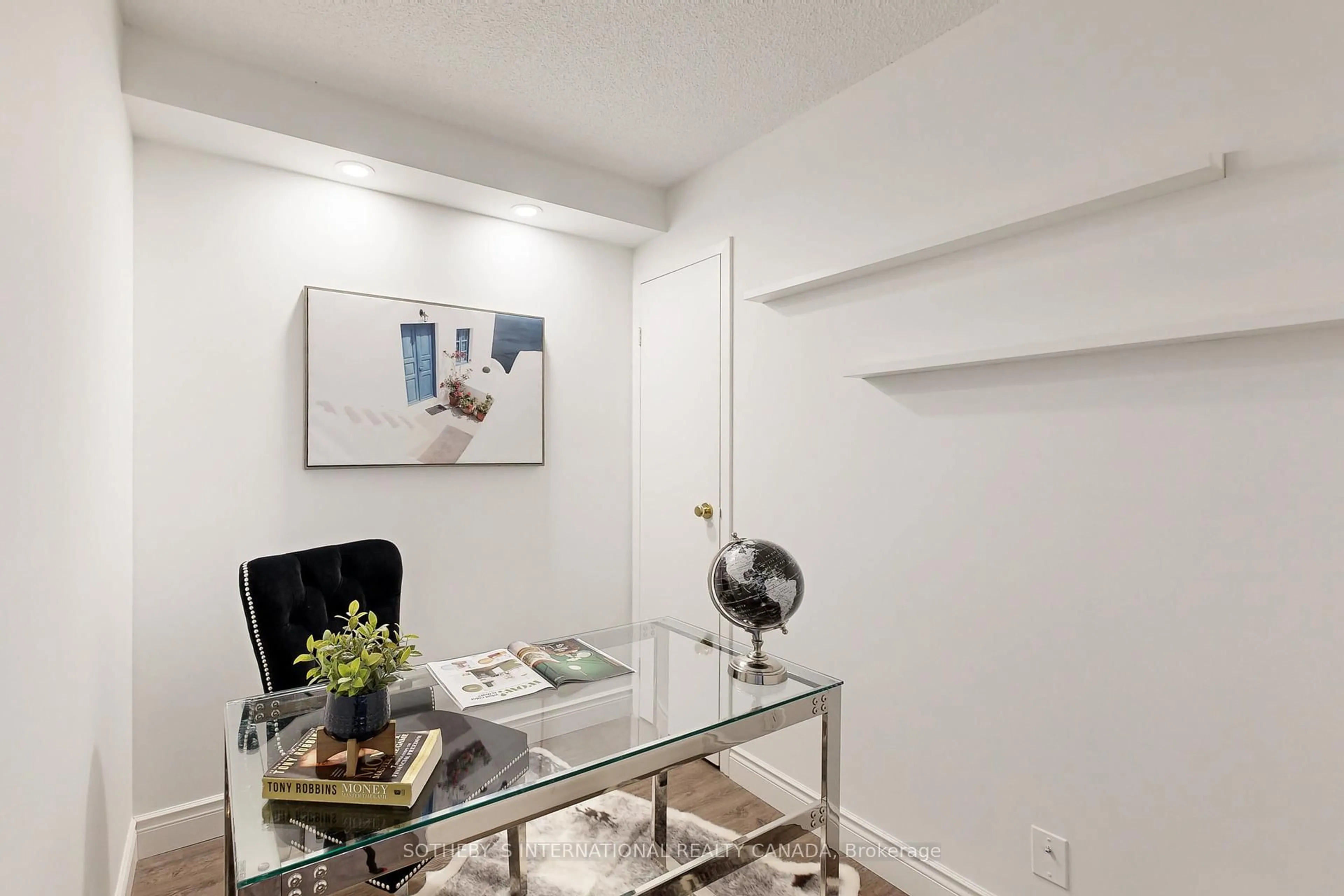 A pic of a room for 10 Yonge St #1001, Toronto Ontario M5E 1R4