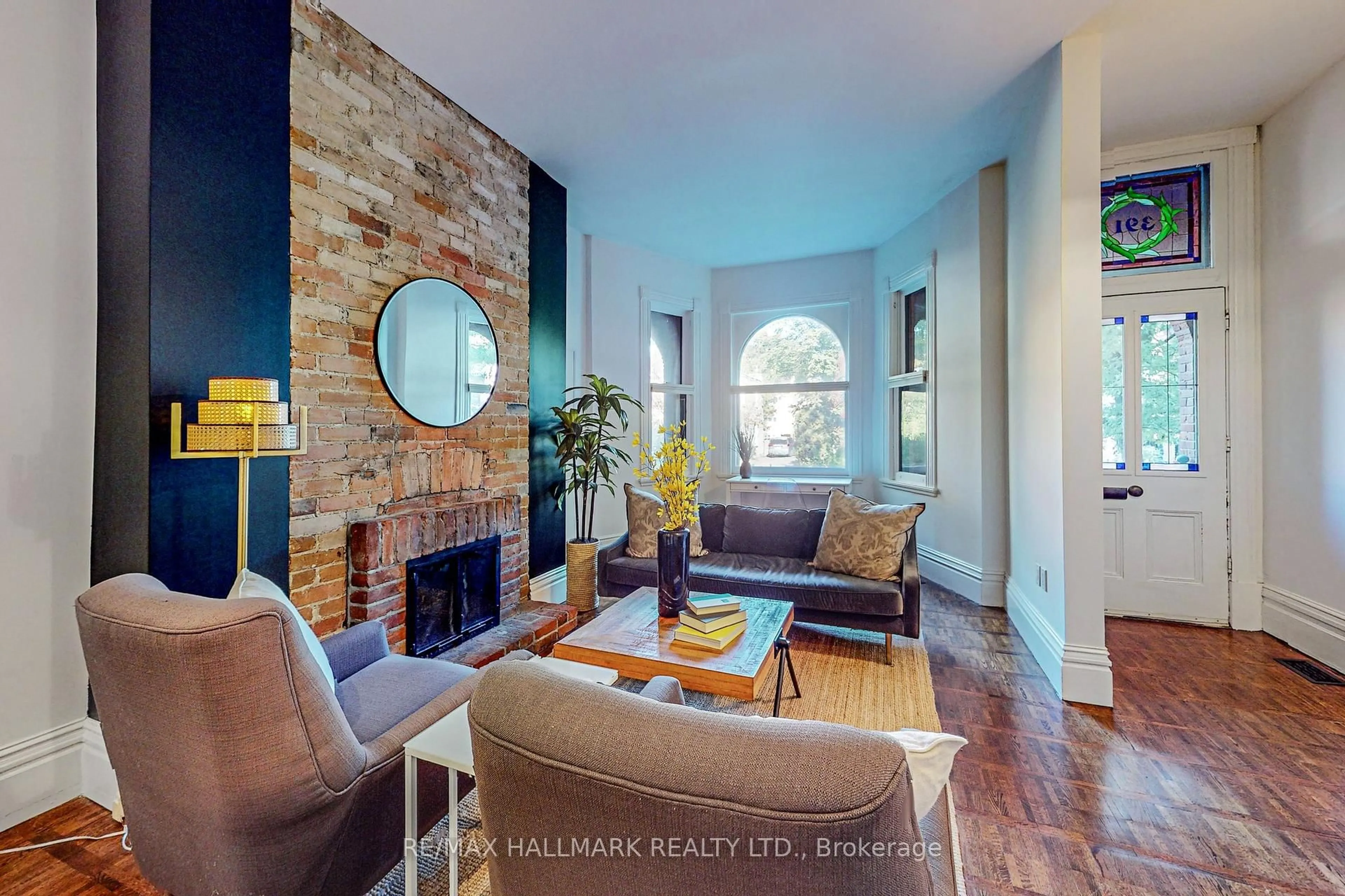 Living room with furniture, ceramic/tile floor for 391 Wellesley St, Toronto Ontario M4X 1H5