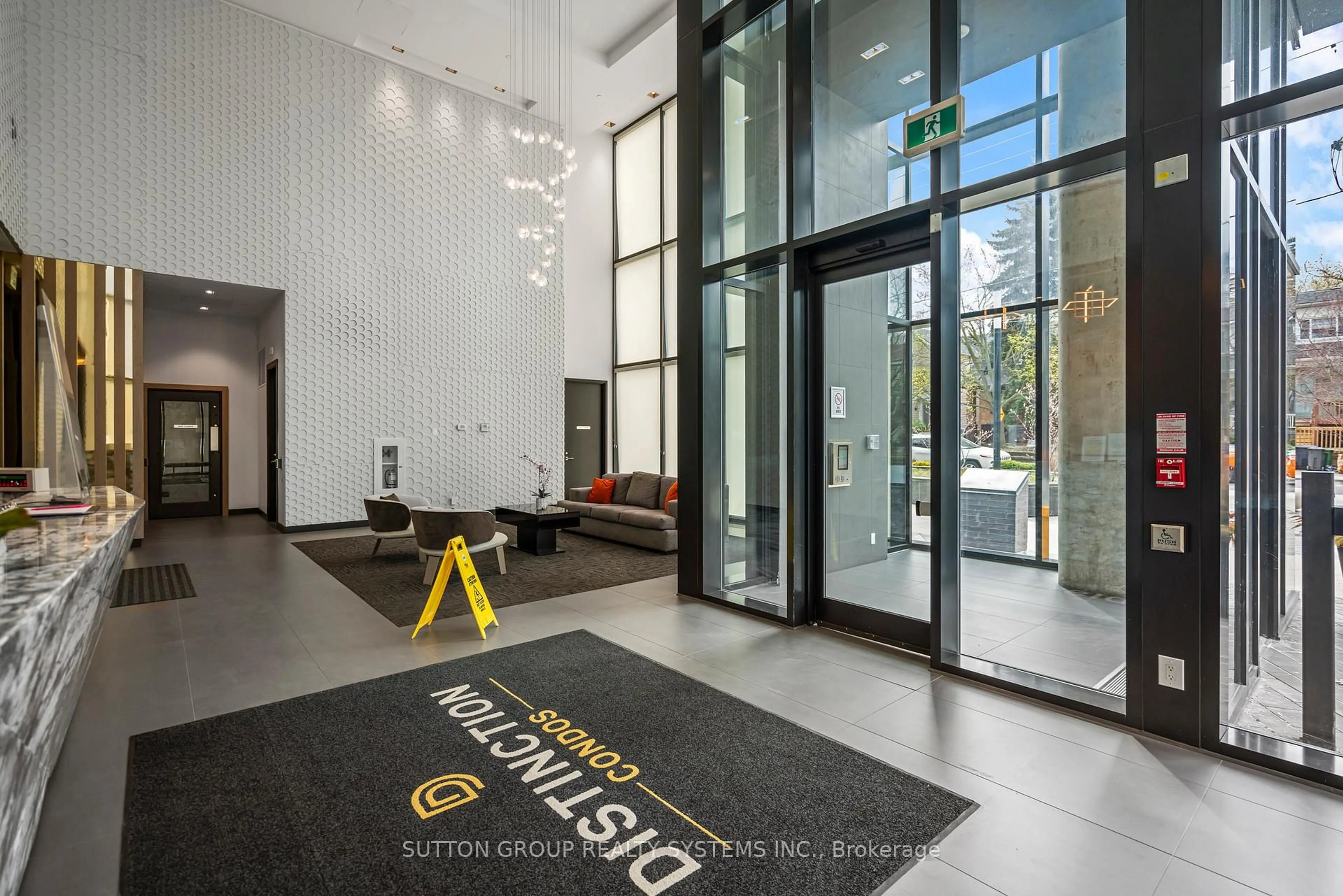 Indoor foyer for 11 Lillian St #807, Toronto Ontario M4S 0C3