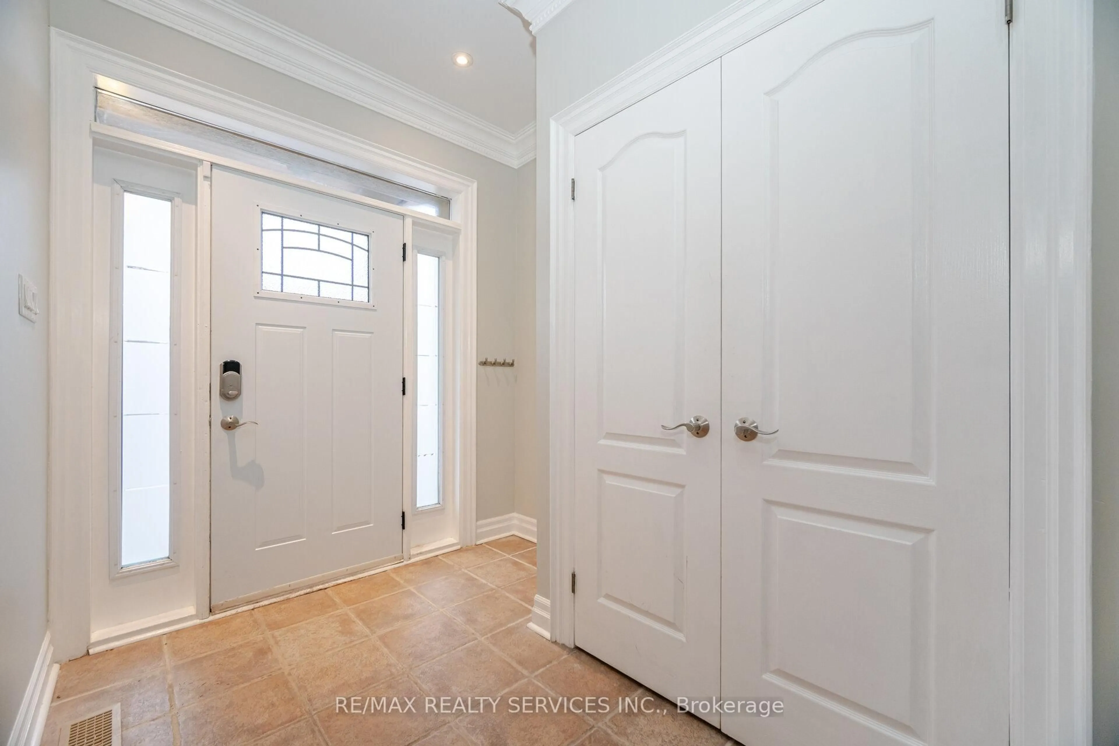 Indoor entryway for 266 Airdrie Rd, Toronto Ontario M4G 1N1