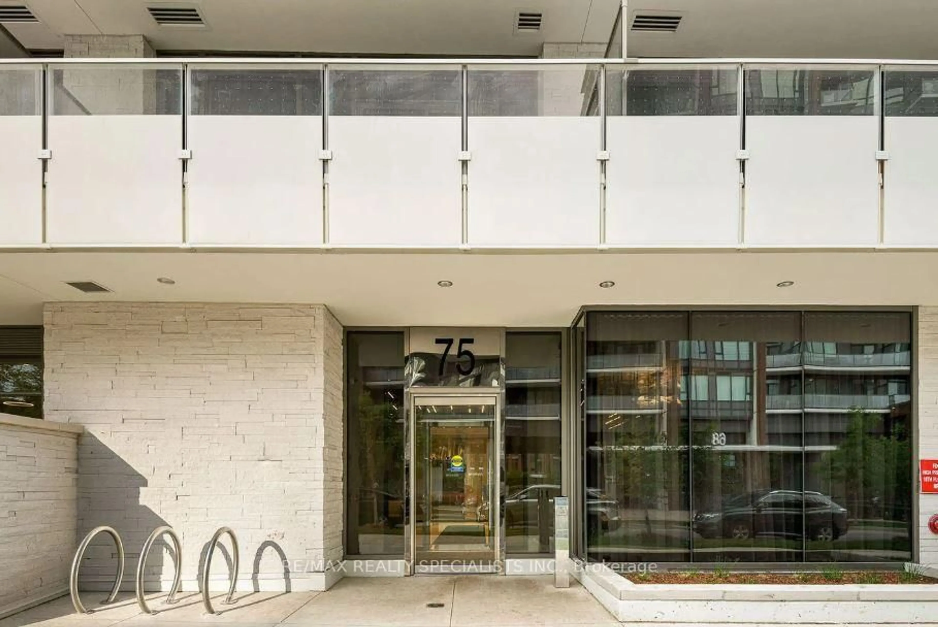 Indoor foyer for 75 Canterbury Pl #1912, Toronto Ontario M2N 0L2