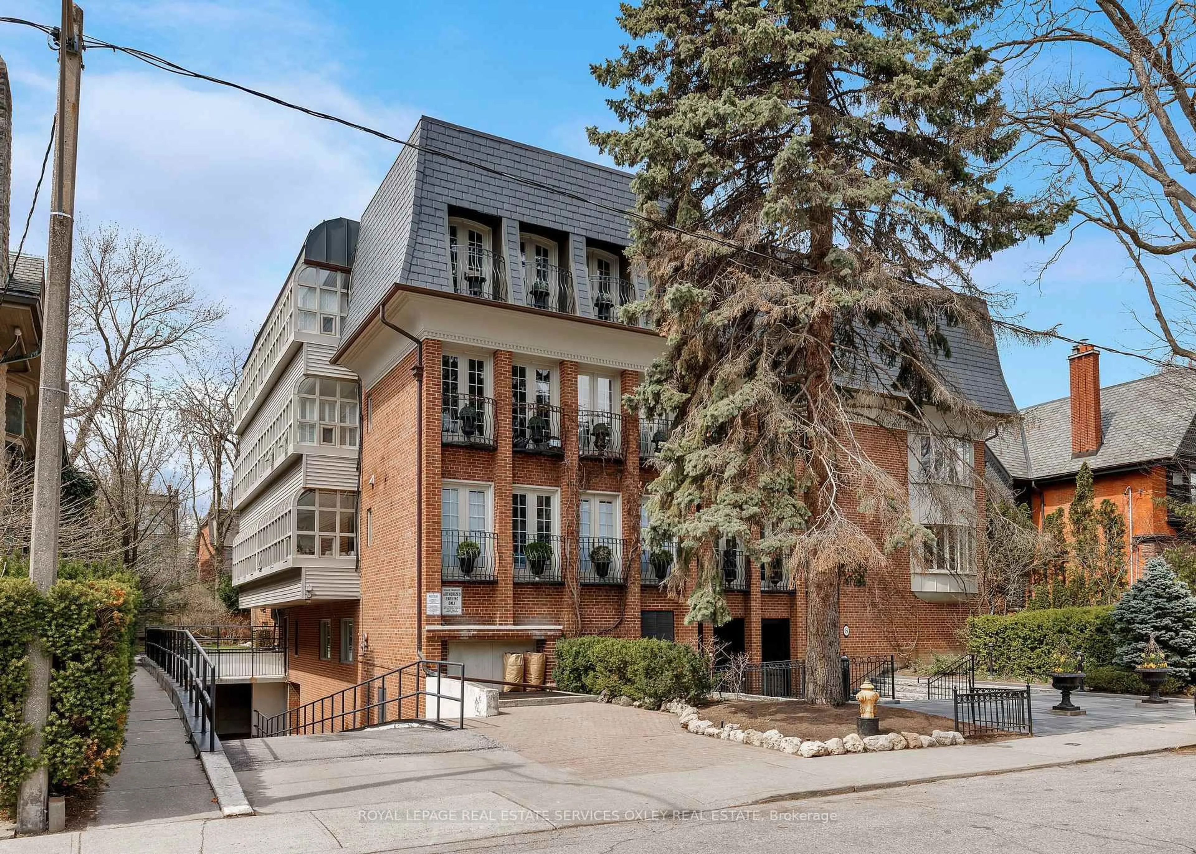 Home with brick exterior material, street for 8 Hawthorn Ave #205, Toronto Ontario M4W 2Z2