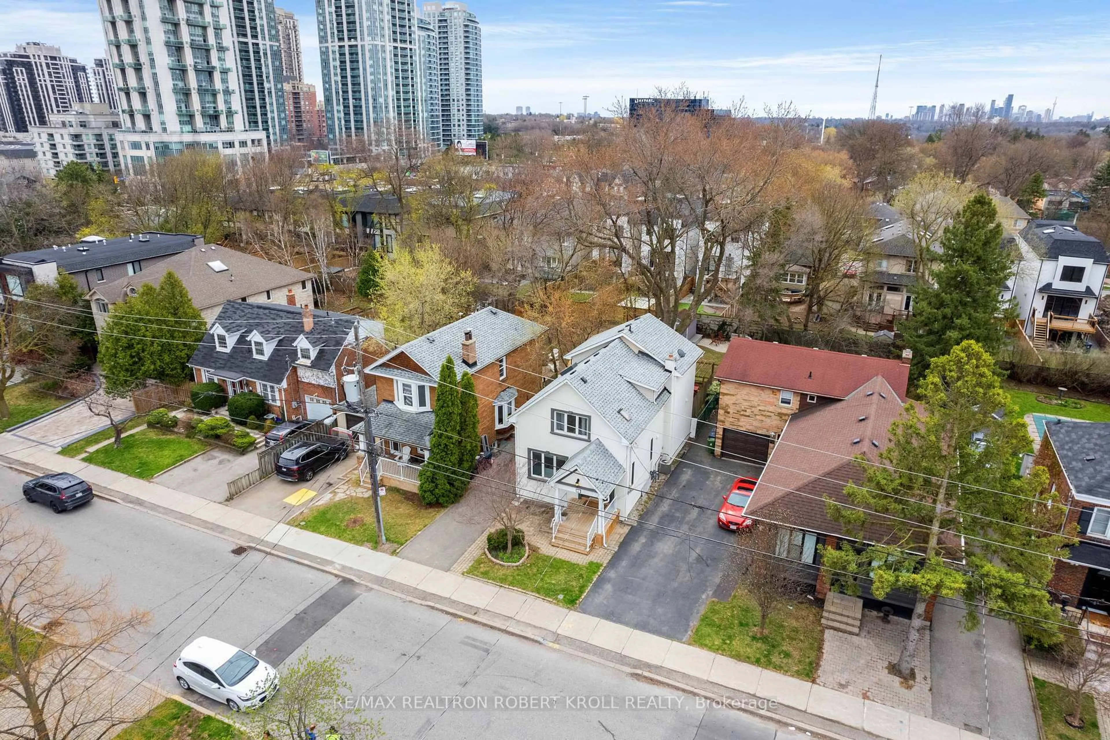A pic from outside/outdoor area/front of a property/back of a property/a pic from drone, city buildings view from balcony for 37 Johnston Ave, Toronto Ontario M2N 1G9